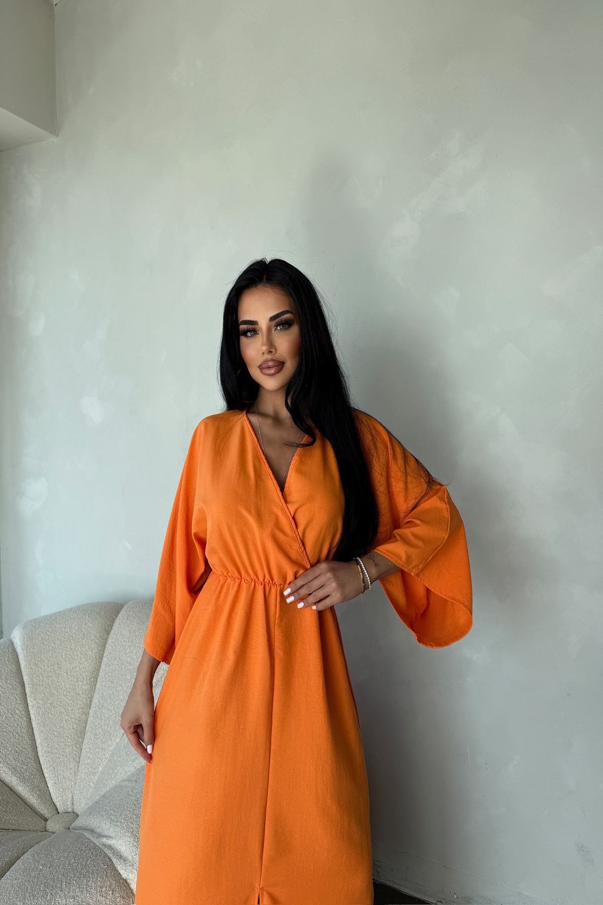 kamacibutik KRUVAZE YAKA BELDEN LASTİKLİ YARASA KOL DETAYLI VİSKON ELBİSE