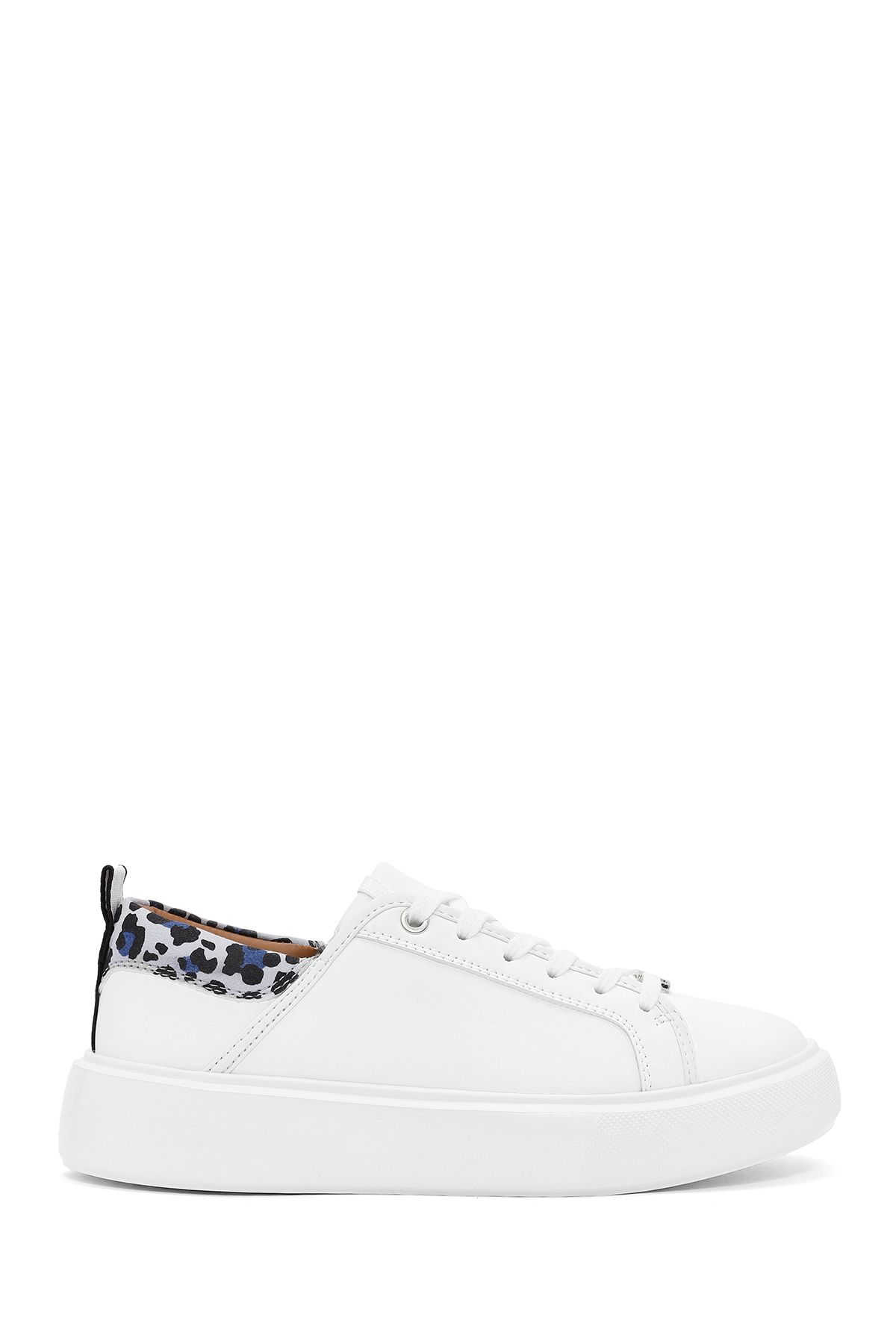 Derimod ACBC x Derimod Kadın Beyaz Bağcıklı Leopar Detaylı Sneaker 25SFD435014
