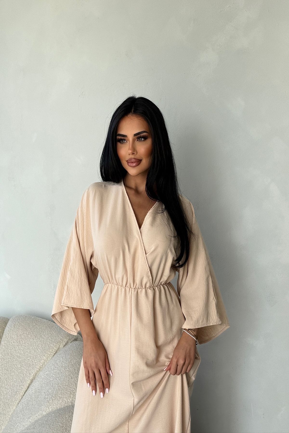 kamacibutik KRUVAZE YAKA BELDEN LASTİKLİ YARASA KOL DETAYLI VİSKON ELBİSE