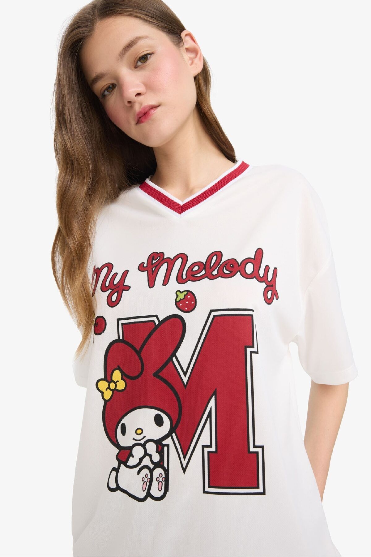 DeFacto Coool Hello Kitty Oversize Geniş Kalıp V Yaka Baskılı Kısa Kollu Tişört F5163AX25SM