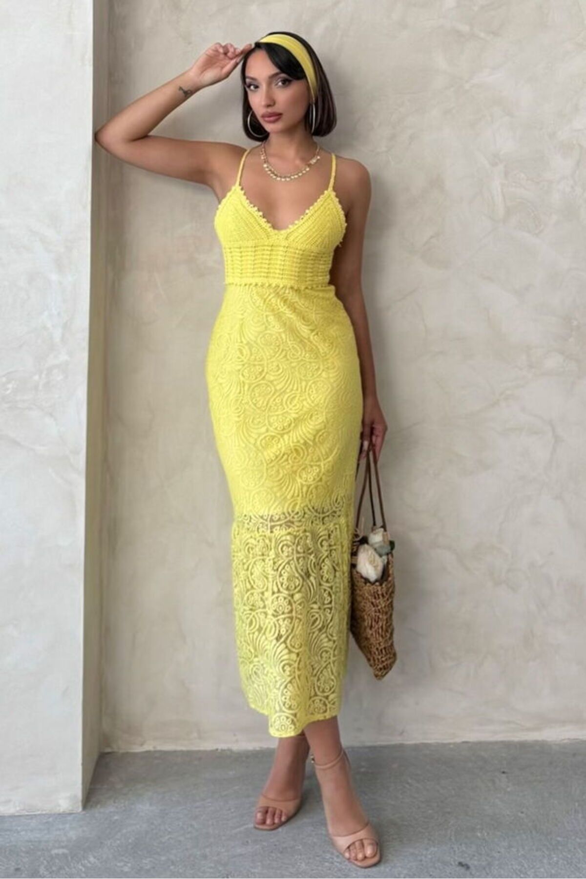 Castivo Fashion “Askılı Dantel Detaylı Midi Elbise