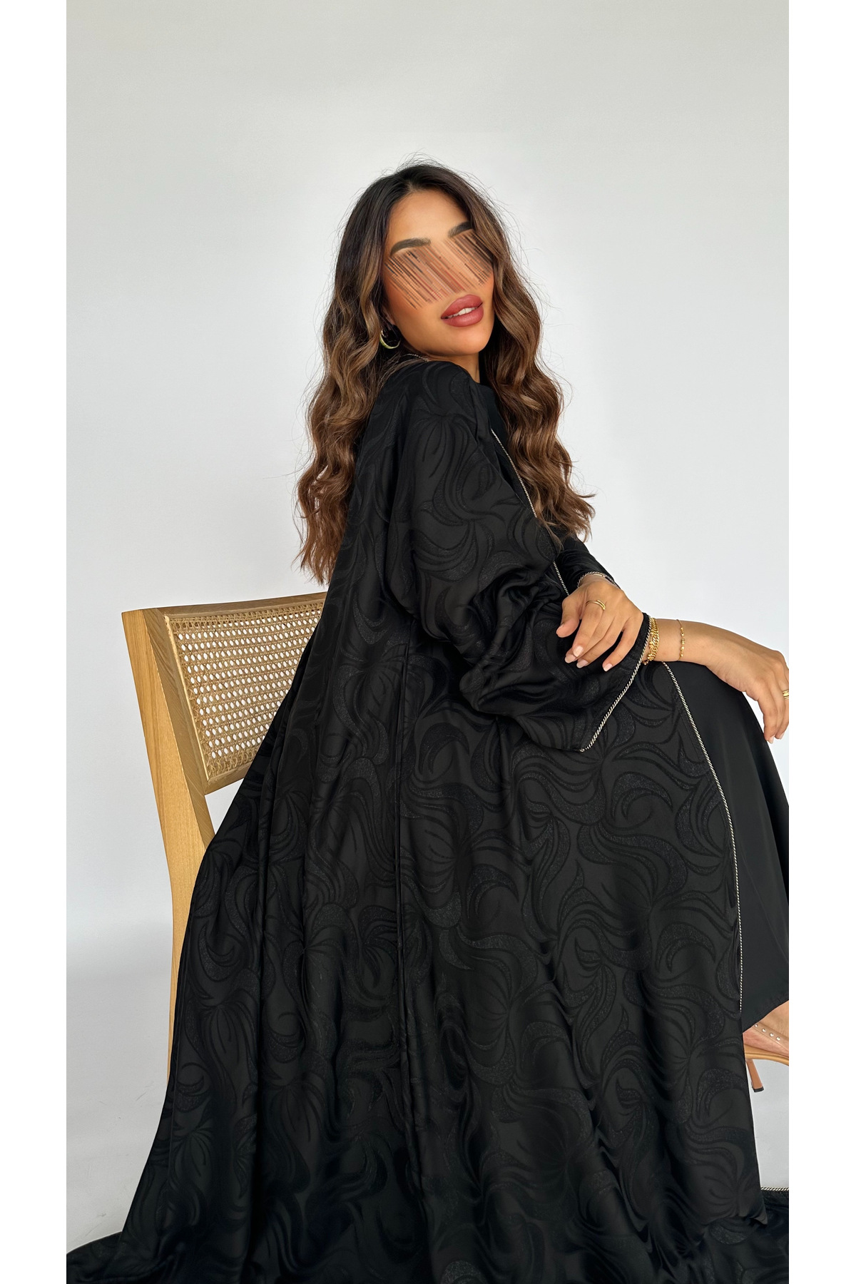 عباية جاكار نصف كلوش بتفاصيل فاخرة