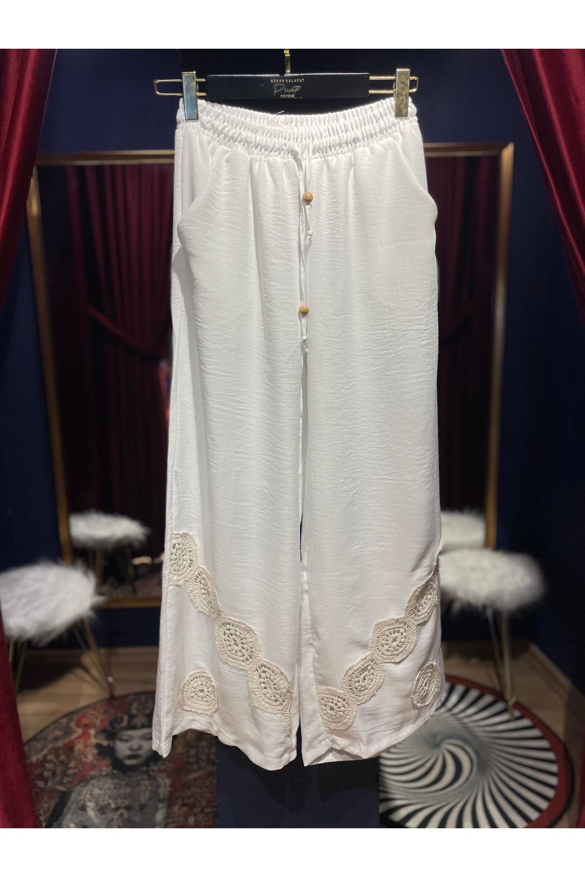 İthal Paçası nakışlı pantolon