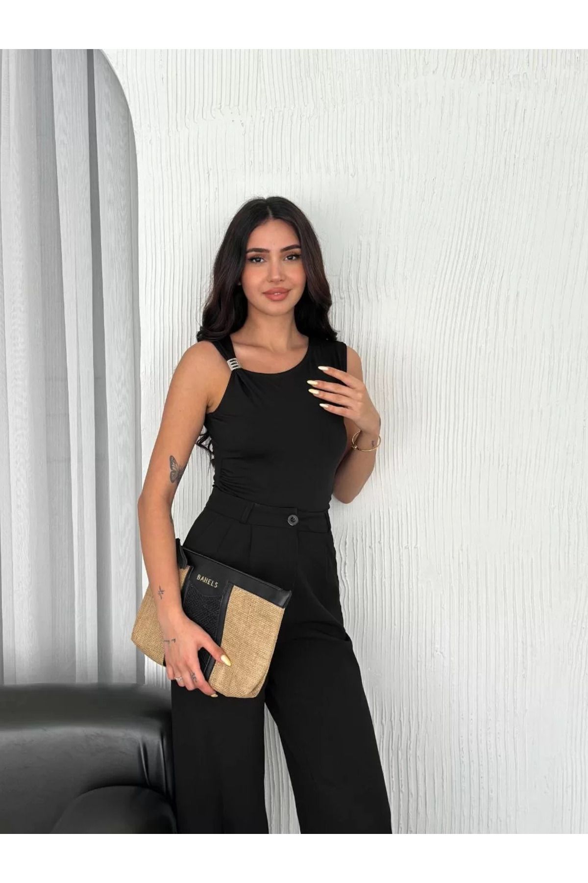 C&Z Collection Osy Modal Yumuşak Dokulu Kumaş Bisiklet Yaka Kadın Sıfır Kol Bluz Omuz Toka Aksesuar Detaylı - Siyah