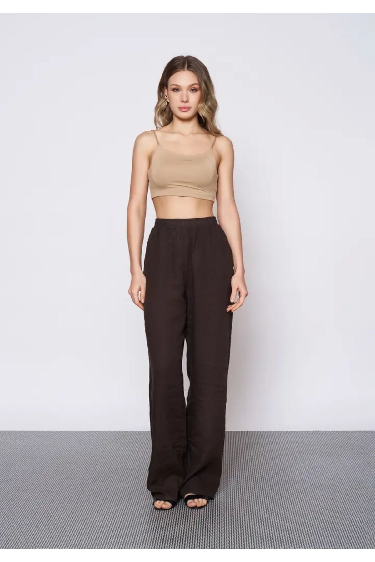 EUROFASHION Bej İnce Askılı Logolu Crop Top