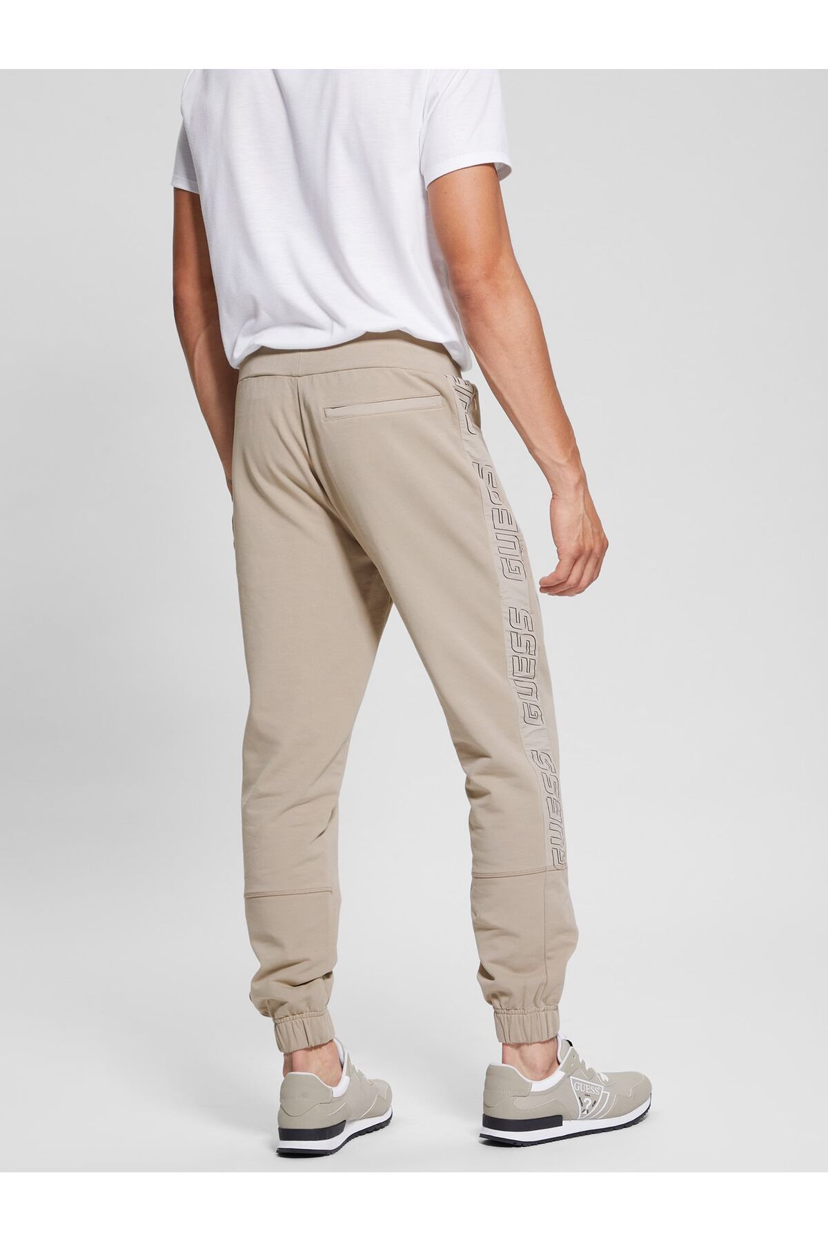 Guess-Calvin Men's Active Regular Fit Sweatpants 3