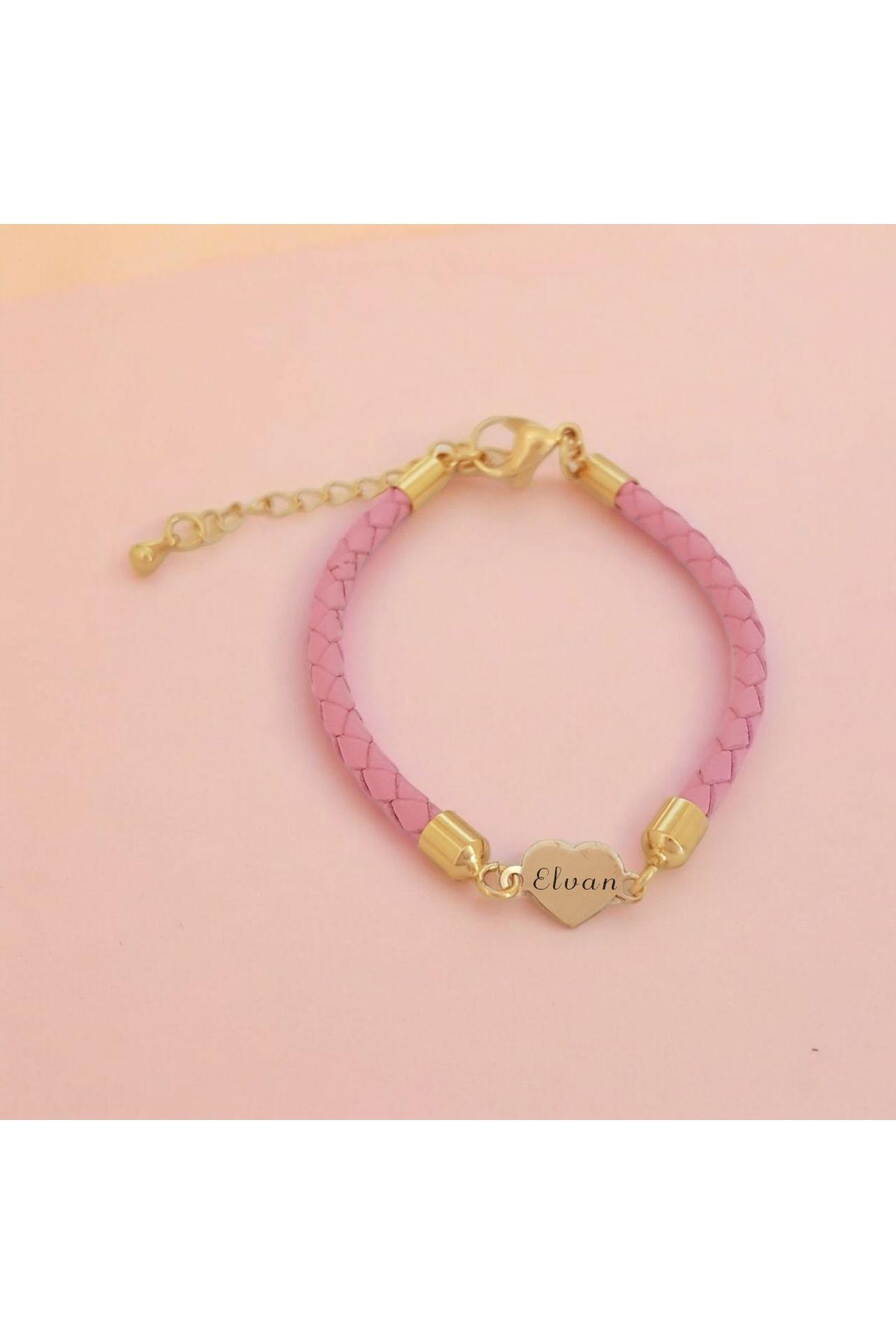 ARCHINO GOLD Elvan İsmine Özel Kalp Motifli Hakiki Derili 14 Ayar Altın Plakalı Hediye Bileklik-473isim-pembe