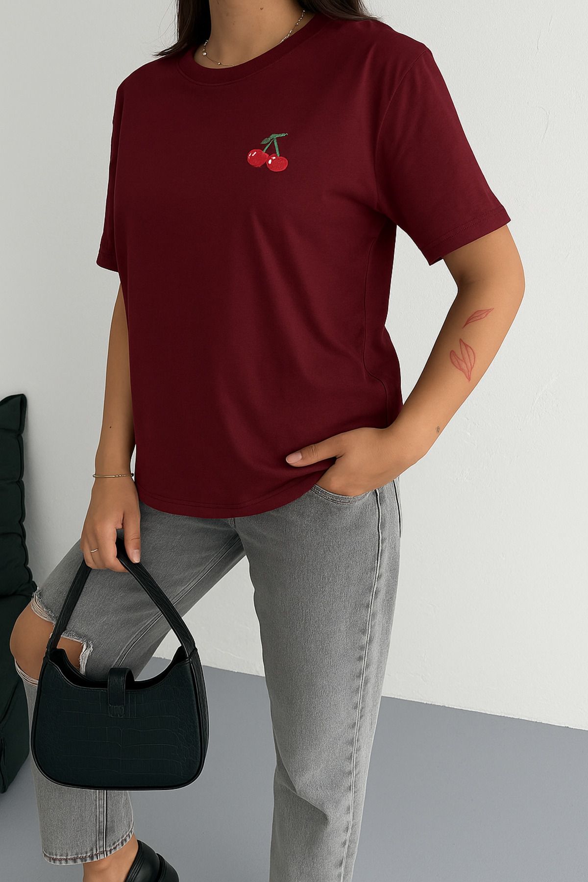 Neba Boutique Kadın Kiraz Nakışlı Salaş T-Shirt