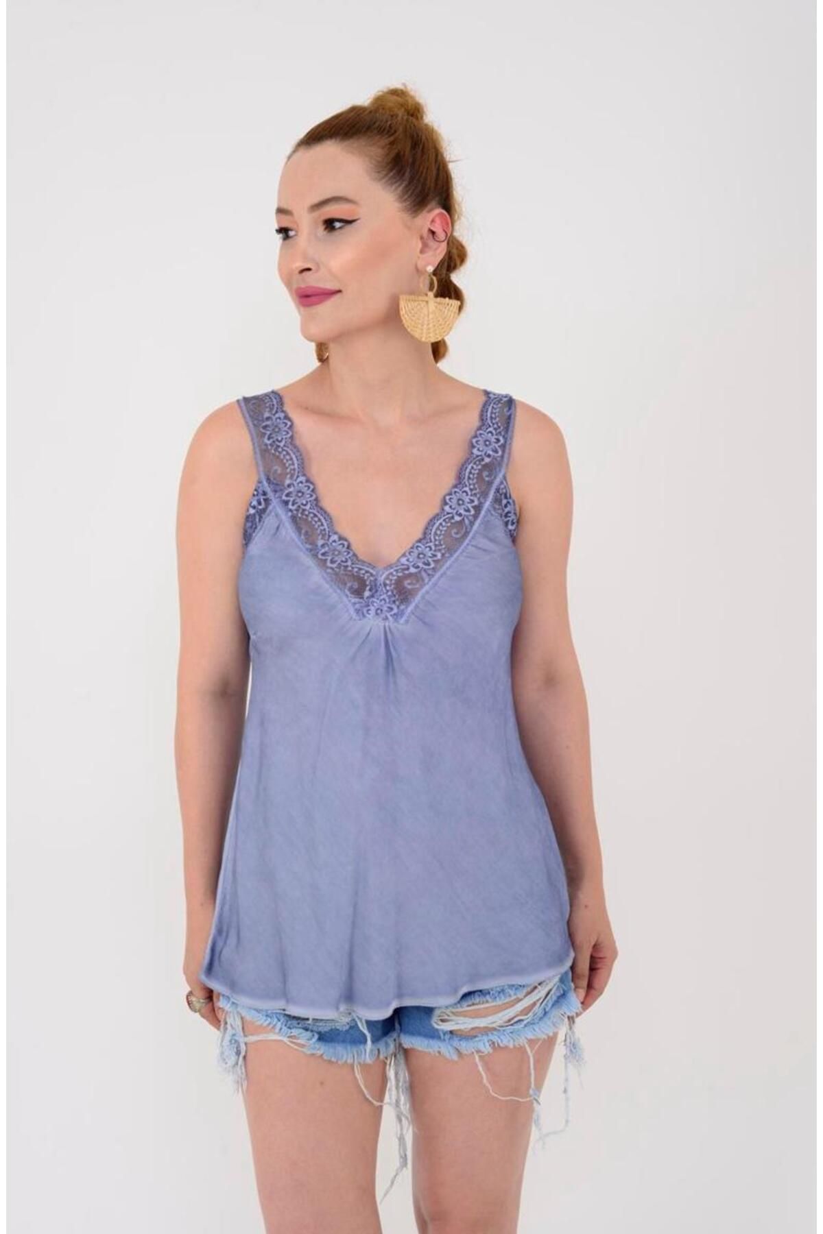 Park Moda İNDİGO MAVİ RENK DANTEL DETAYLI V YAKA ASKILI BLUZ
