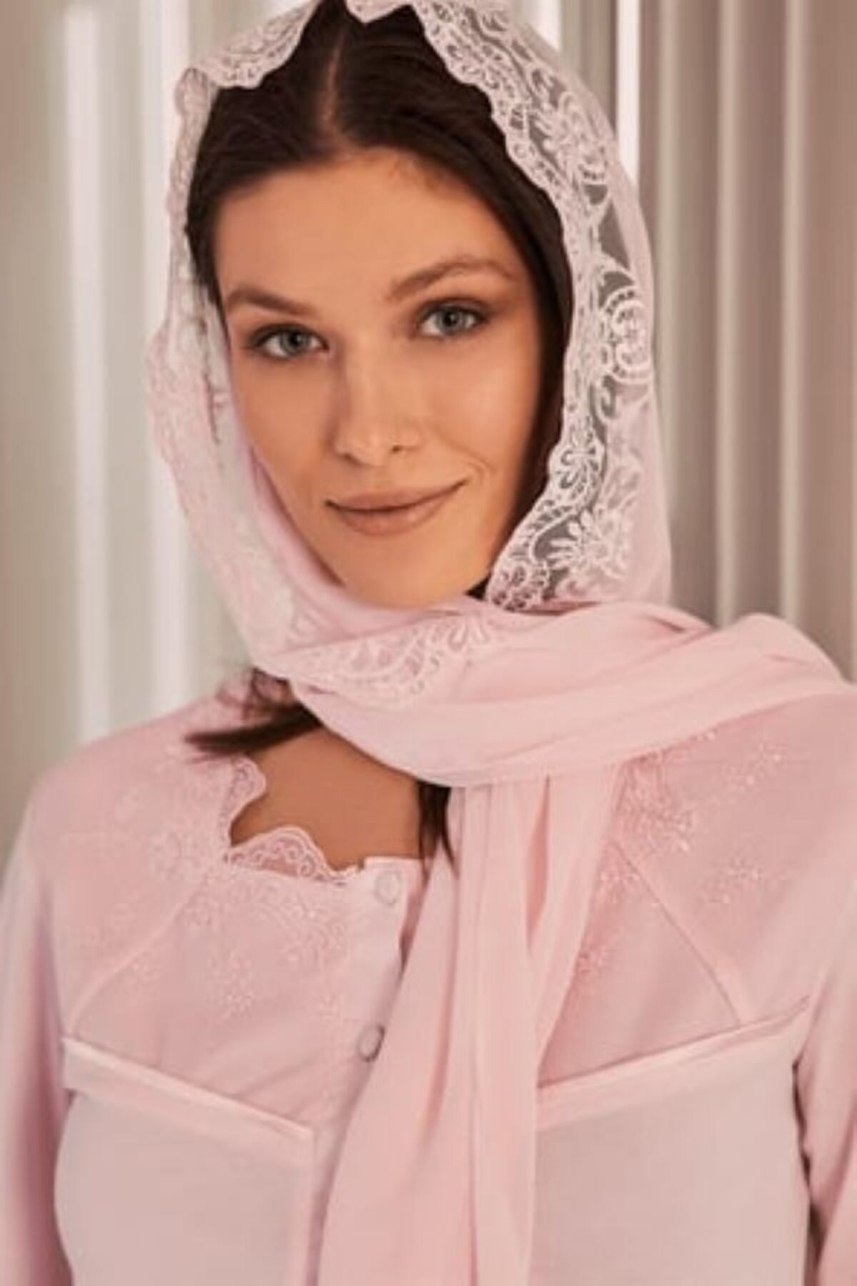 Pelin özel tasrım dantelli tesettür şal