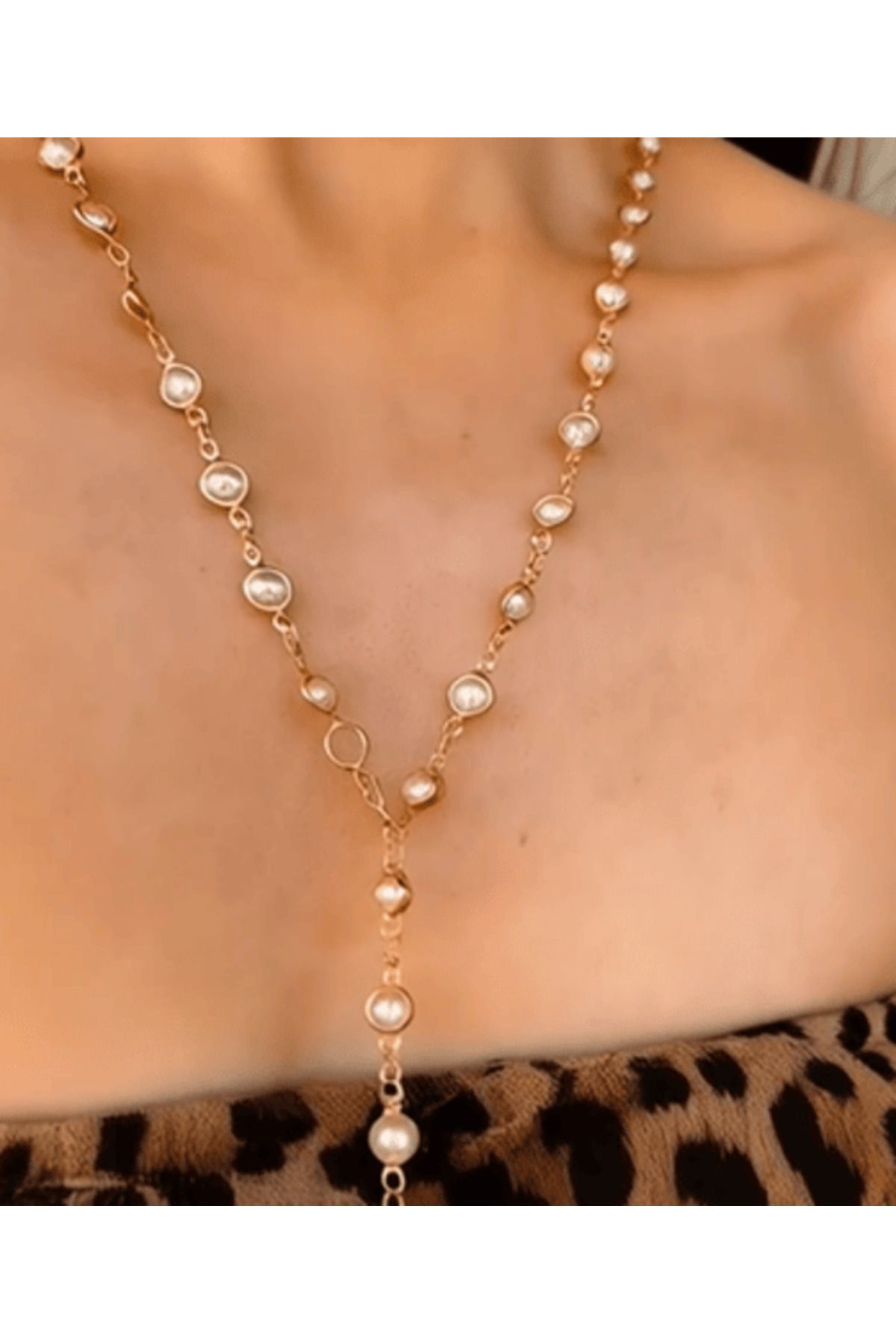 SE Jewellery Collection Selin Ersoy İncili Altın Renk Uzun Zincir Kolye – Zarif ve Işıltılı Y Form Takı