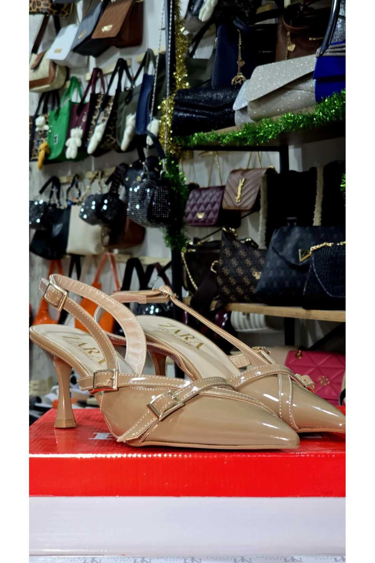 Shoes'n Kadın Çift Toka Detaylı İnce Topuklu Rugan Ayakkabı
