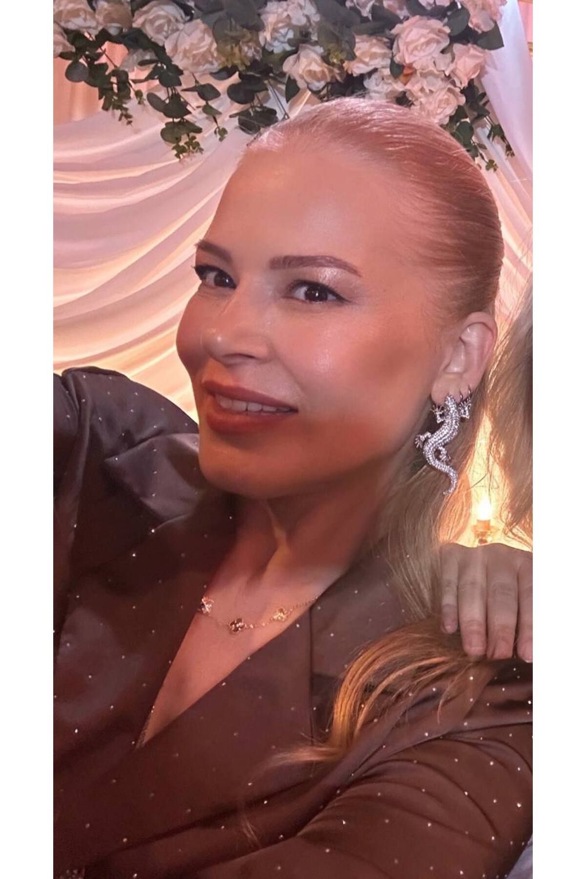 Esmeray Aksesuar Gümüş Renk Zirkon Taşlı Rodyum Kaplama Vip Seri Kertenkele Tasarım Küpe Uzunluk 6 cm.