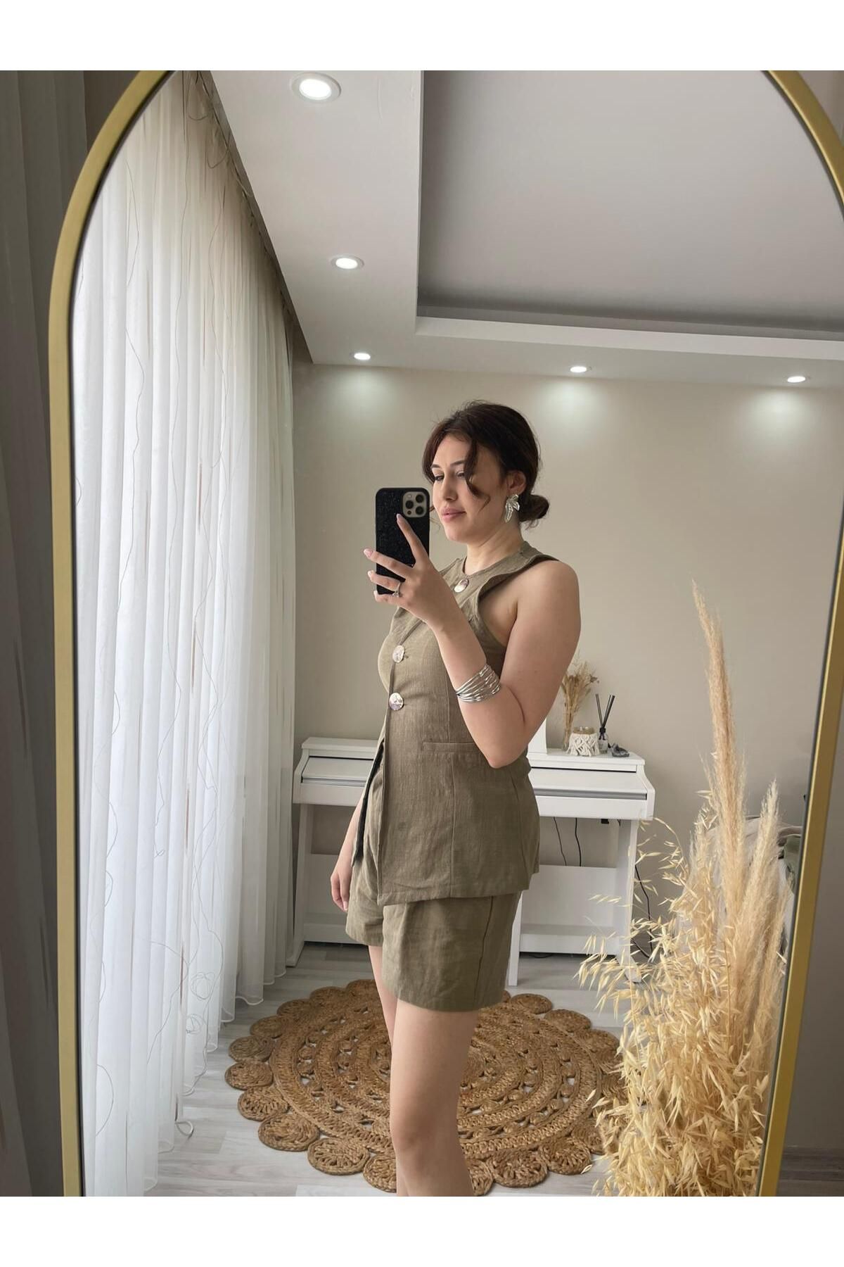 MODA LUNEANDCO Haki Rengi Düğme Detaylı Keten Şortlu Yelekli Takım