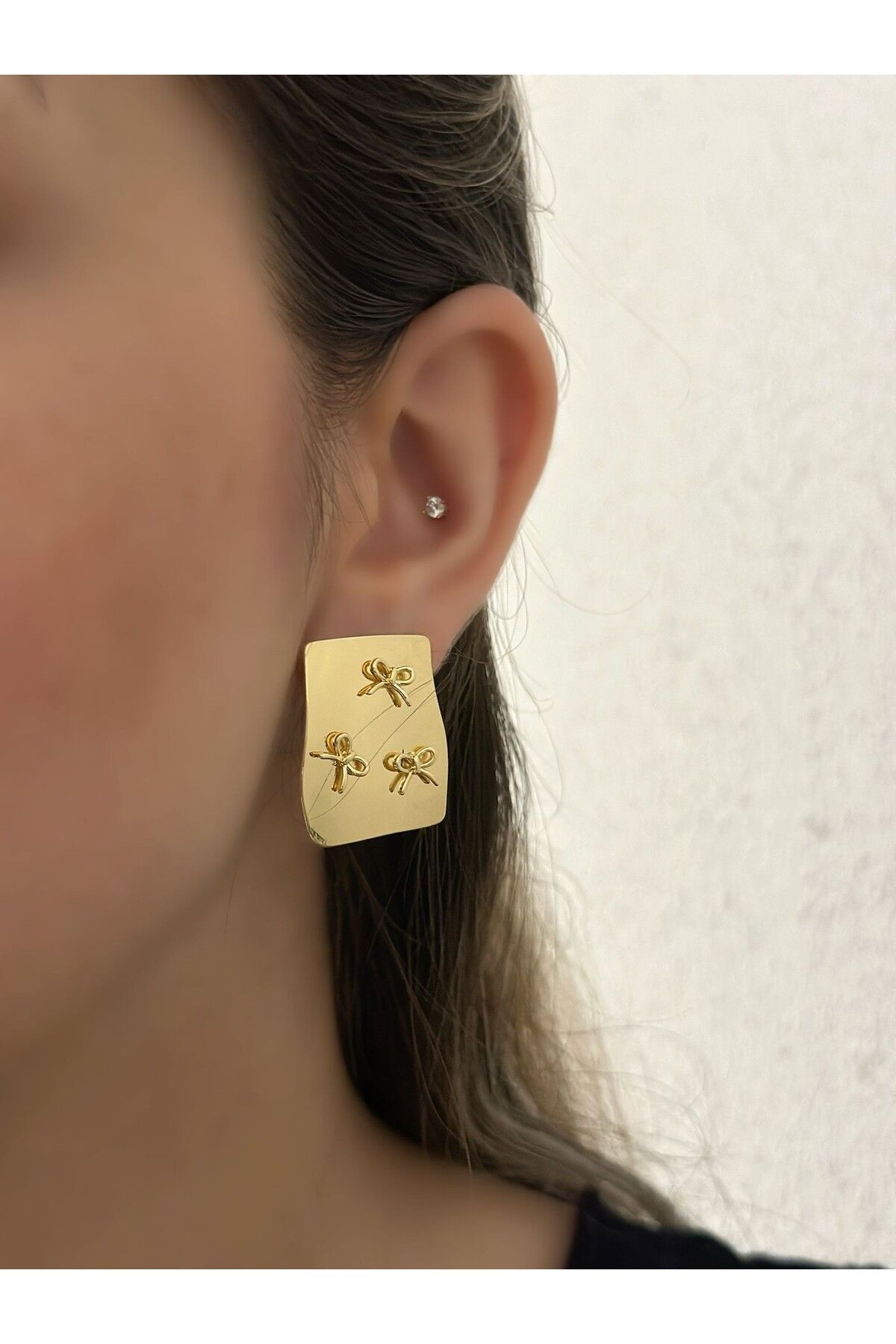 MyladyAccessoriess Plaka Üzeri Fiyonk Detay Çelik Küpe