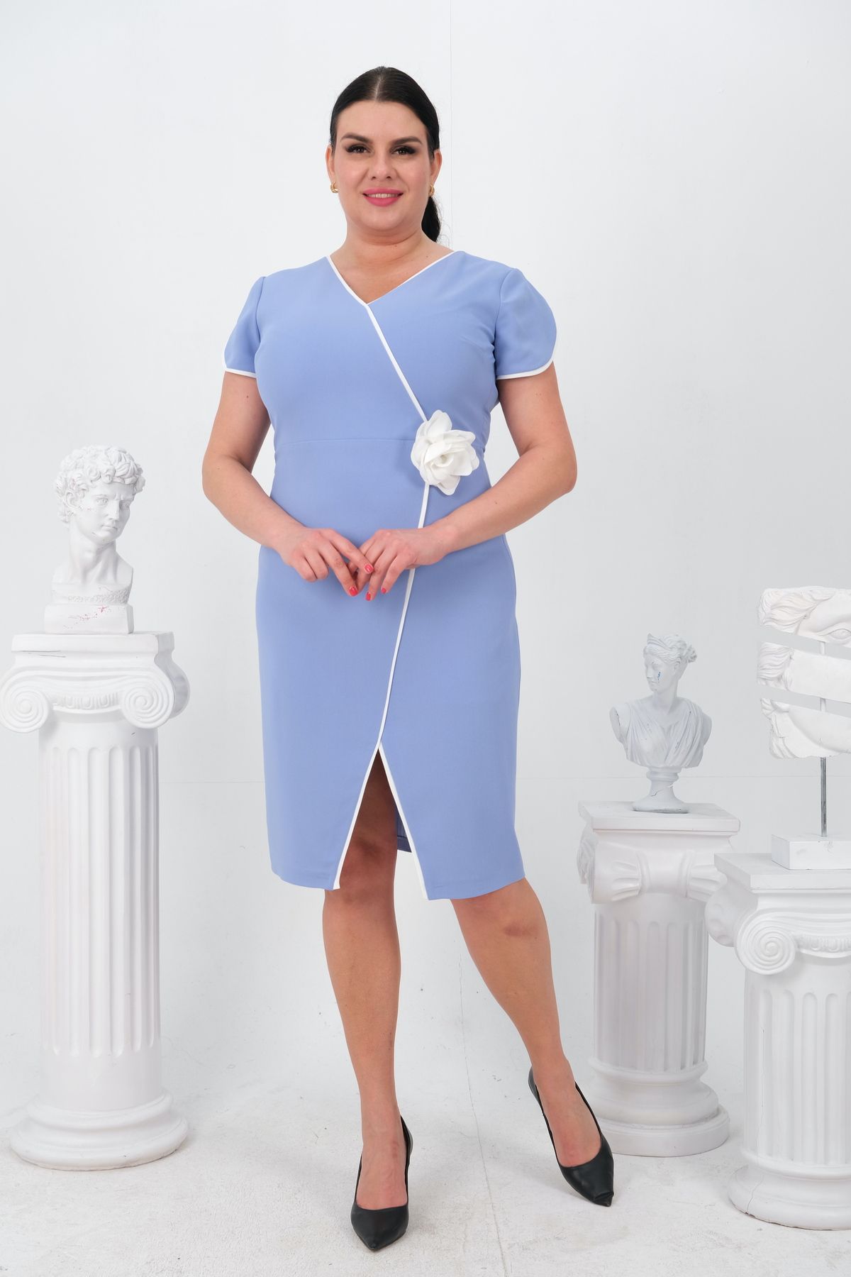 Butik Vedat Beli çiçek aksesuarlı kruvaze krep büyük beden abiye takim
