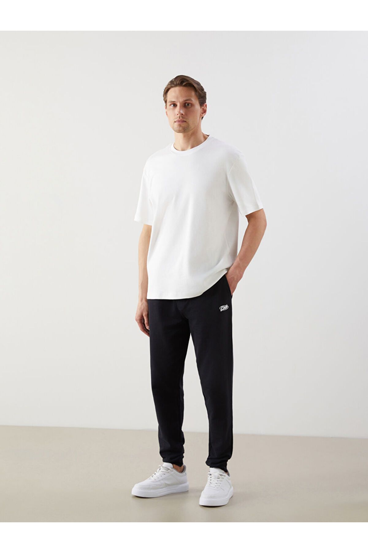 LC Waikiki LCW ECO Siyah Standart Kalıp Erkek Jogger Eşofman Altı S5H819Z8NVY25
