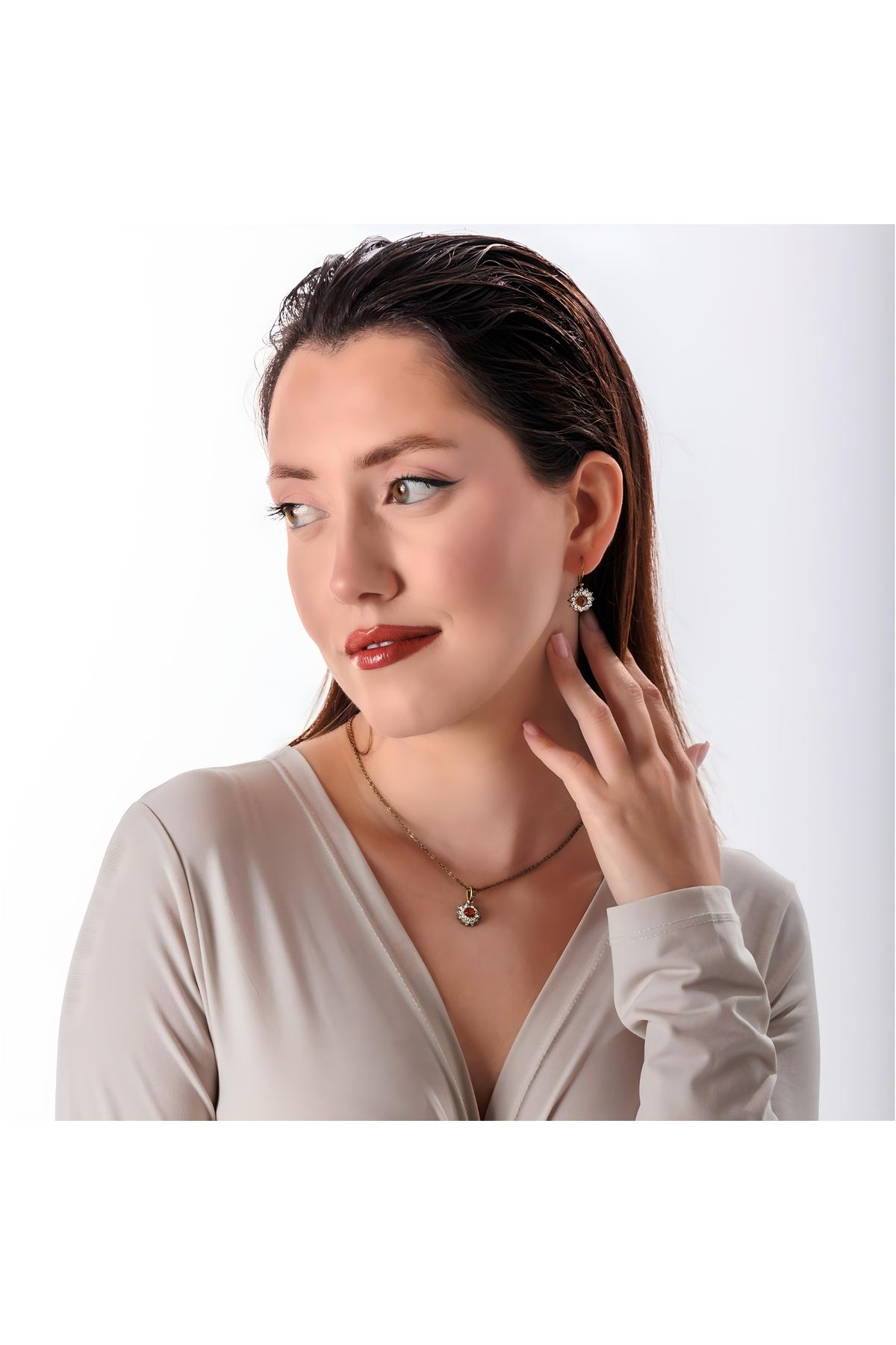 Atelier LEO Handmade Jewellery KLASİK IŞILTI BORDO KÜPE KOLYE TAKIM BAKIR EL YAPIMI KRİSTAL TAŞLI KARARMA YAPMAZ KADIN TAKI SETİ