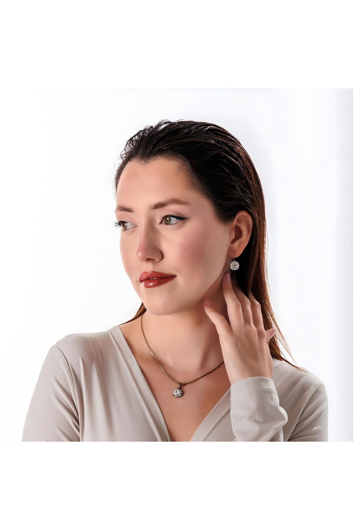 Atelier LEO Handmade Jewellery KLASİK IŞILTI KÜPE KOLYE TAKIM BAKIR EL YAPIMI KRİSTAL TAŞLI KARARMA YAPMAZ KADIN TAKI SETİ