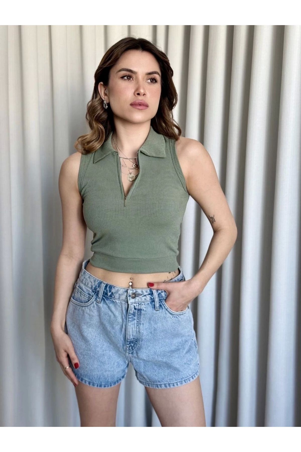 Ekince Kısa Fermuarlı Crop