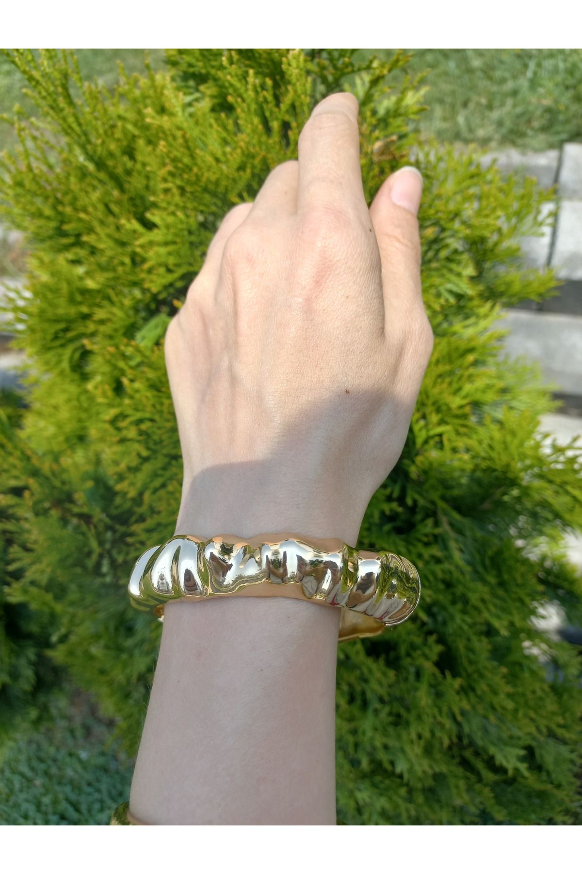 lavantebutik Tasarım Dokulu Kalın Gold Kelepçe/Bileklik