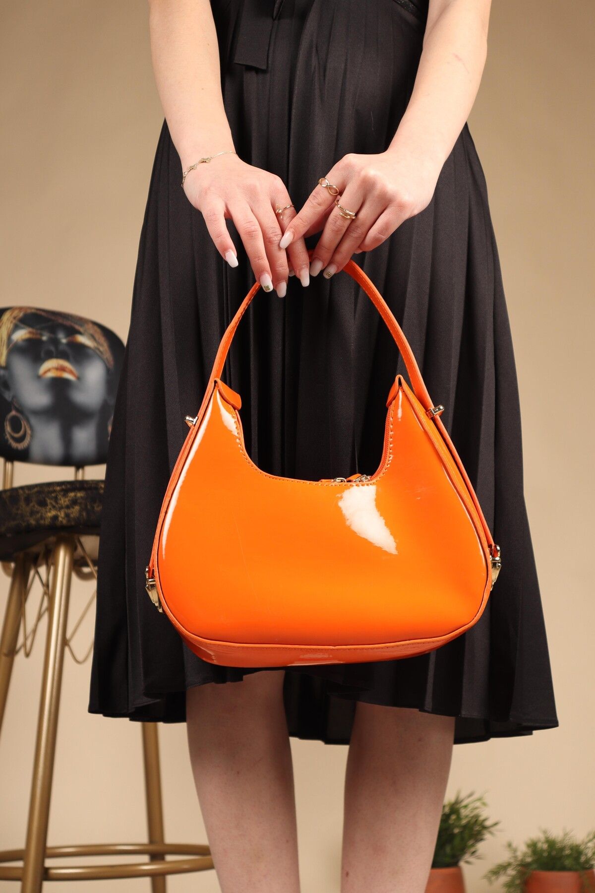 ESS Kadın Rugan Baget Cherry Bag Özel Askı Detaylı Kol Çanta
