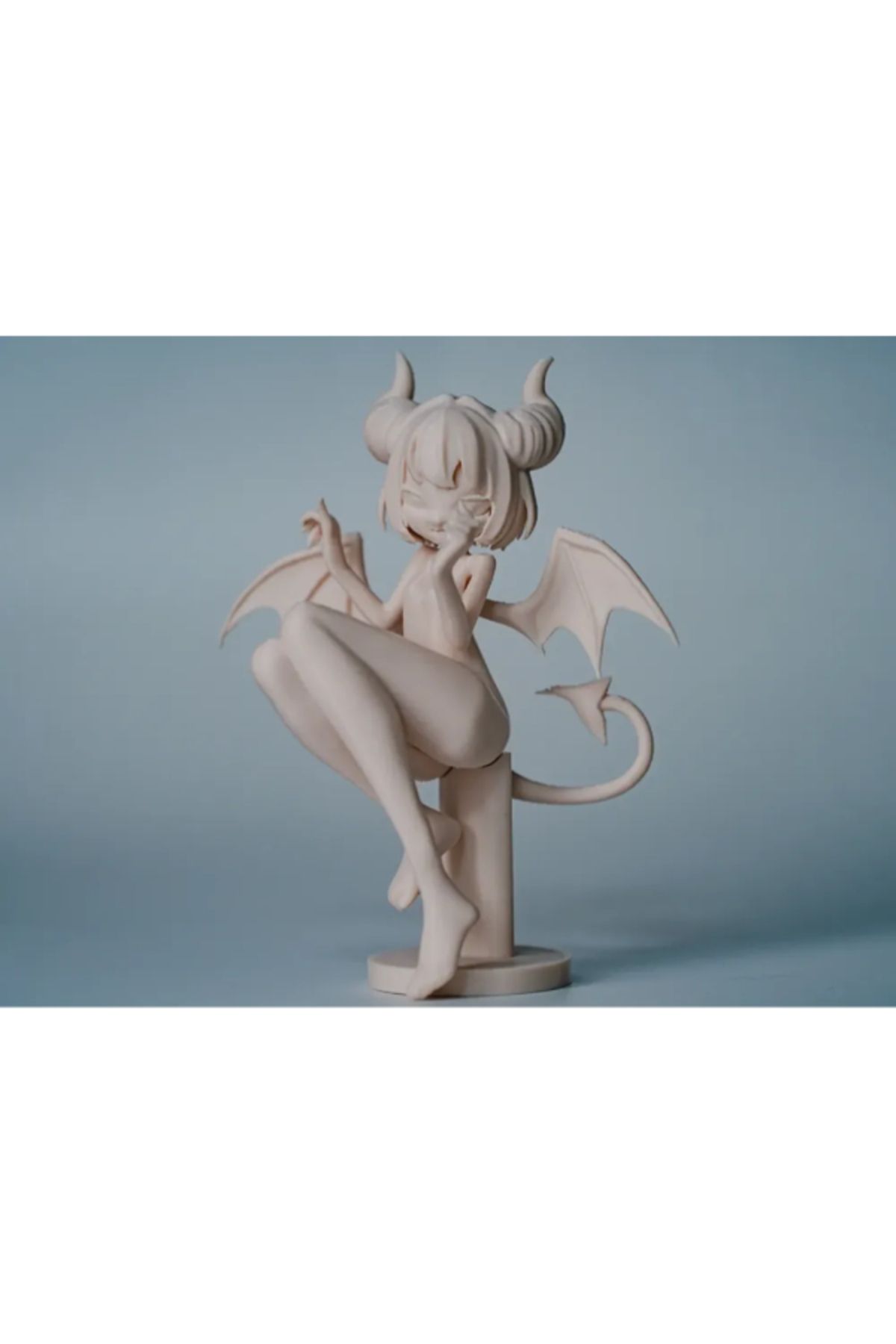 NOMOTHETIC Succubus Figürü (Giyimli) – Fantastik Dekoratif Model
