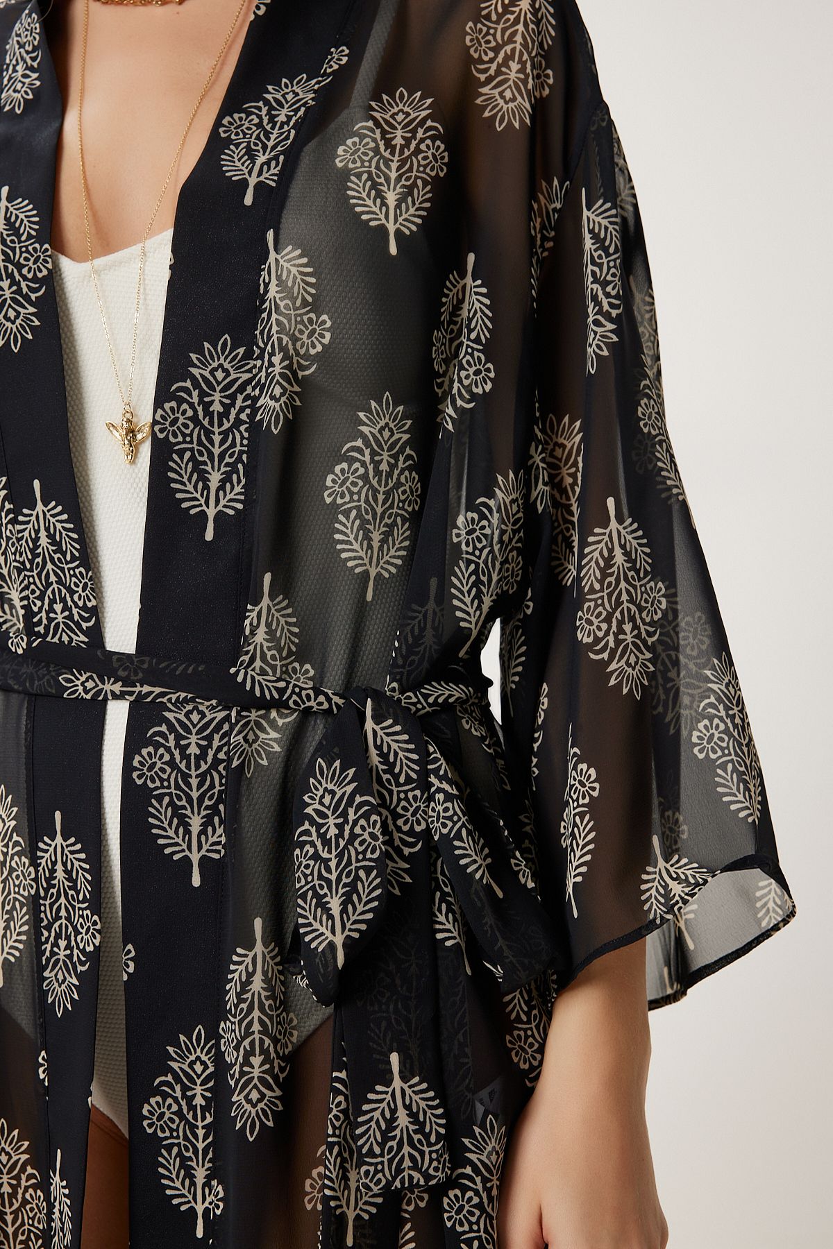Kadın Siyah Desenli Kuşaklı Şifon Kimono FG00021
