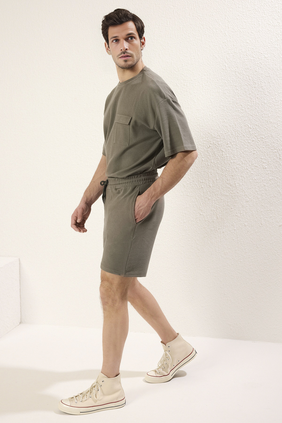 Trendyolmilla Man Haki Regular/Normal Kesim Dokulu Şort & Bermuda TMNSS25SR00014