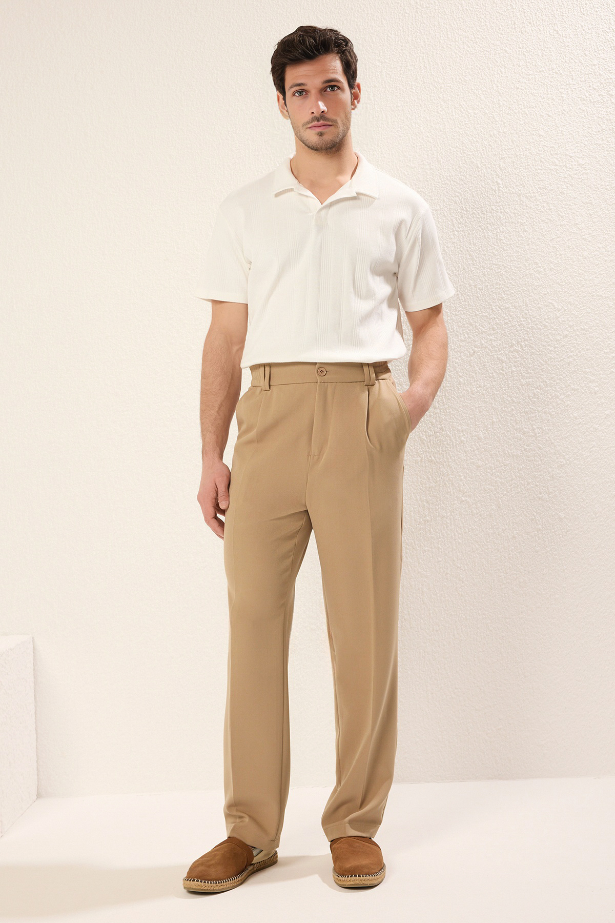 Trendyolmilla Man Bej Wideleg Baggy Rahat Kalıp Dokuma Kumaş Pantolon TMNSS25PL00007