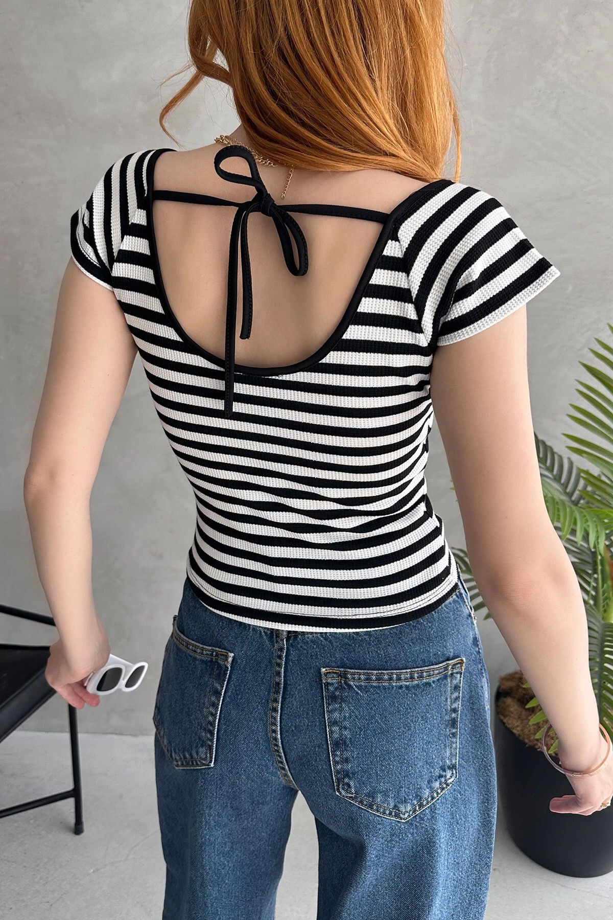 bacc Siyah Beyaz Kalp Yaka Sırtı Bağcık Detaylı Crop Bluz BCDF-252208