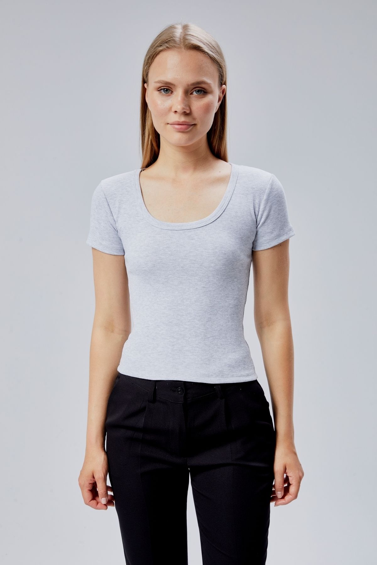 FHELIA Kadın %100 Pamuk Beyaz U Yaka Kısa Kollu Likralı Fitilli Kaşkorse Slim Fit Bluz Body