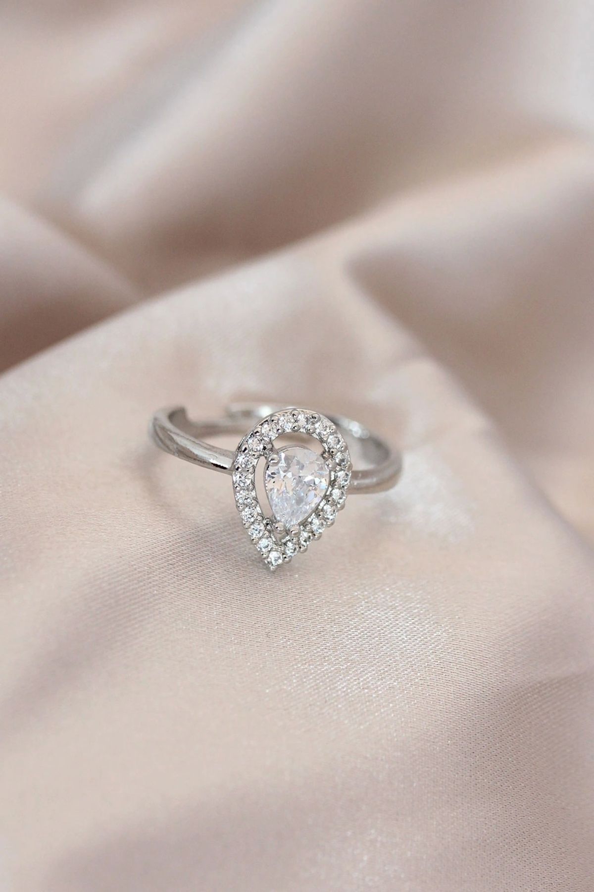 OurStyles Ayarlamalı Silver Renk Metal Zirkon ve Kristal Taşlı Damla Model Yüzük - TJ-BYK2072