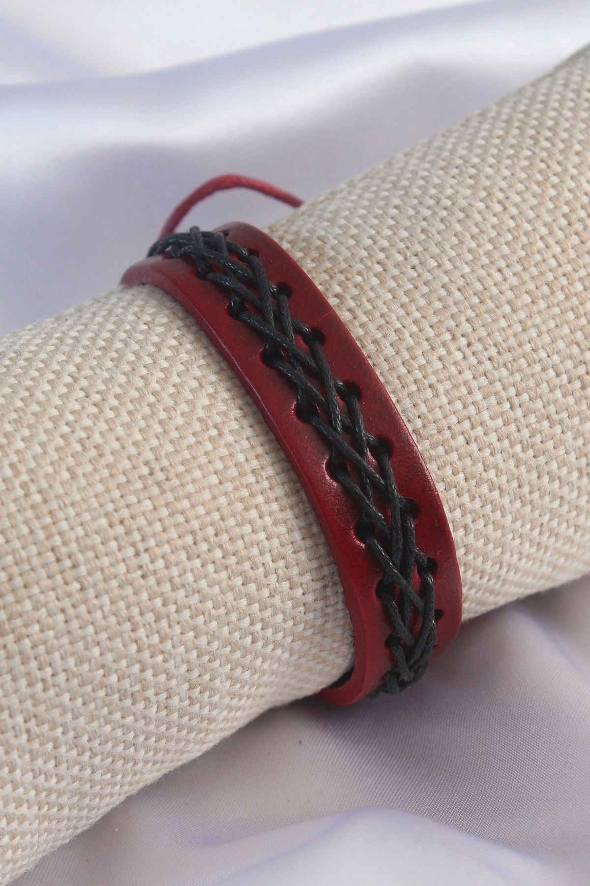 OurStyles Bordo Renk Siyah İpli Deri Erkek Bileklik - TJ-EB3579