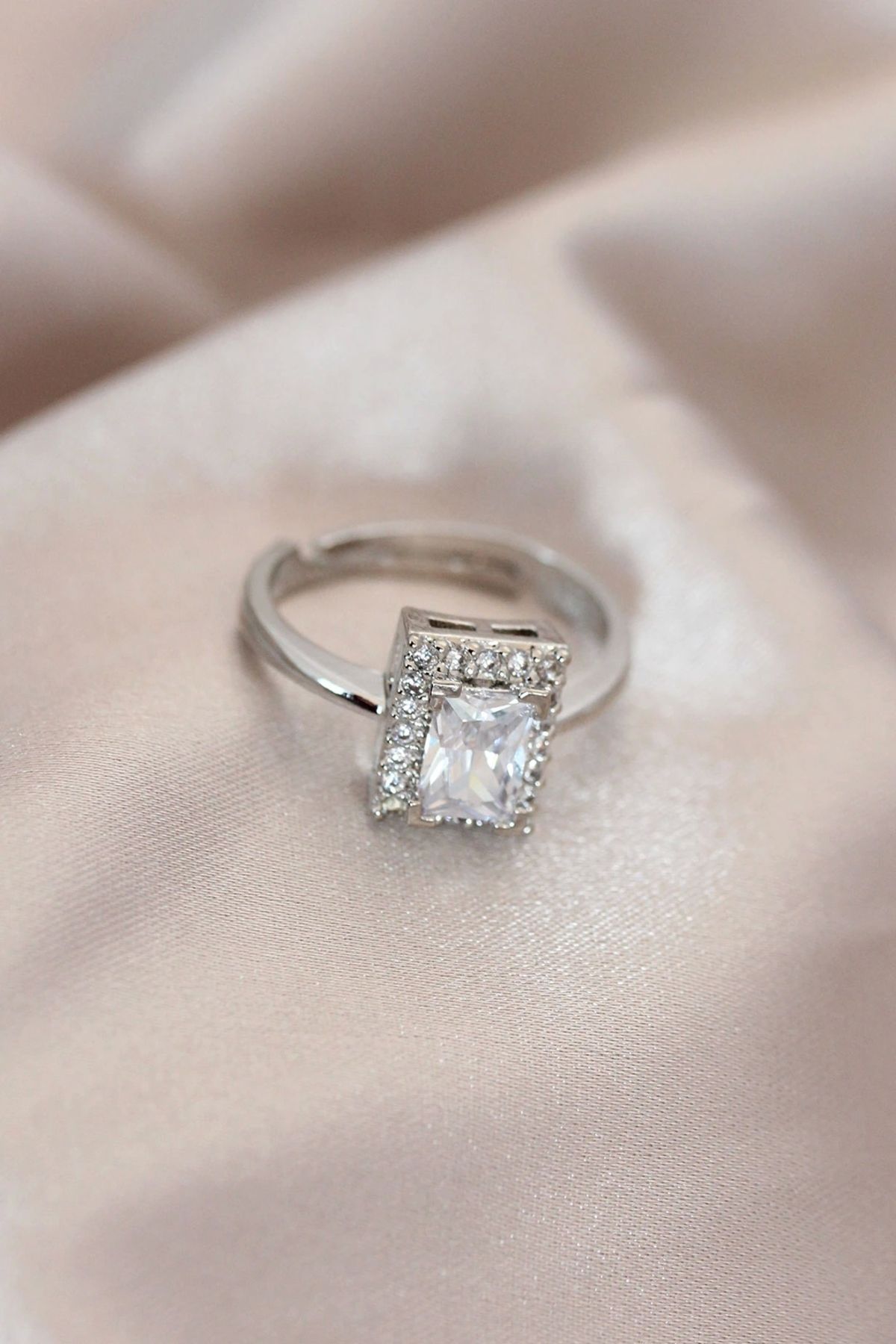 OurStyles Ayarlamalı Silver Renk Metal Zirkon ve Kristal Taşlı Dikdörtgen Model Yüzük - TJ-BYK2067