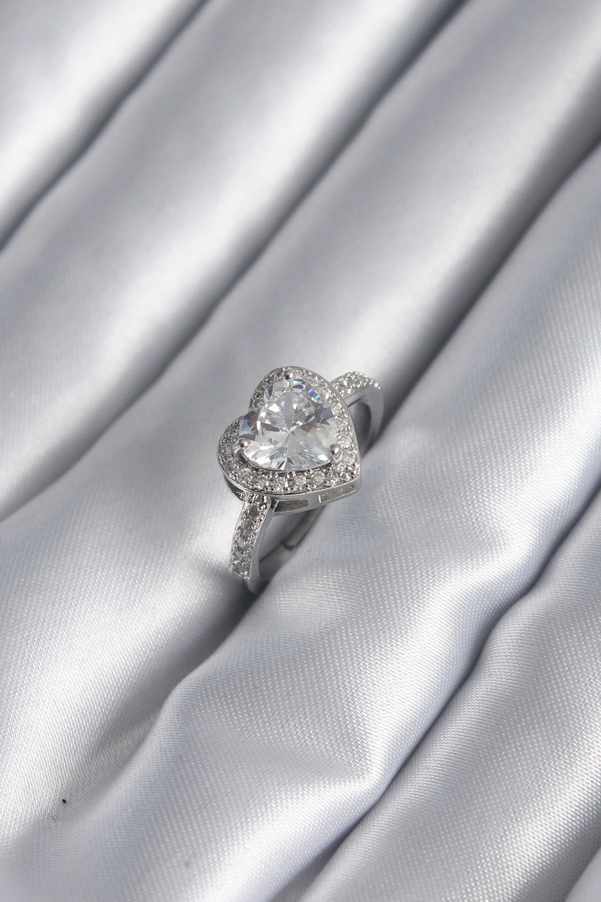OurStyles Pirinç Gümüş Renk Zirkon Taş Kalp Charm Model Kadın Yüzük - TJ-BYK2952
