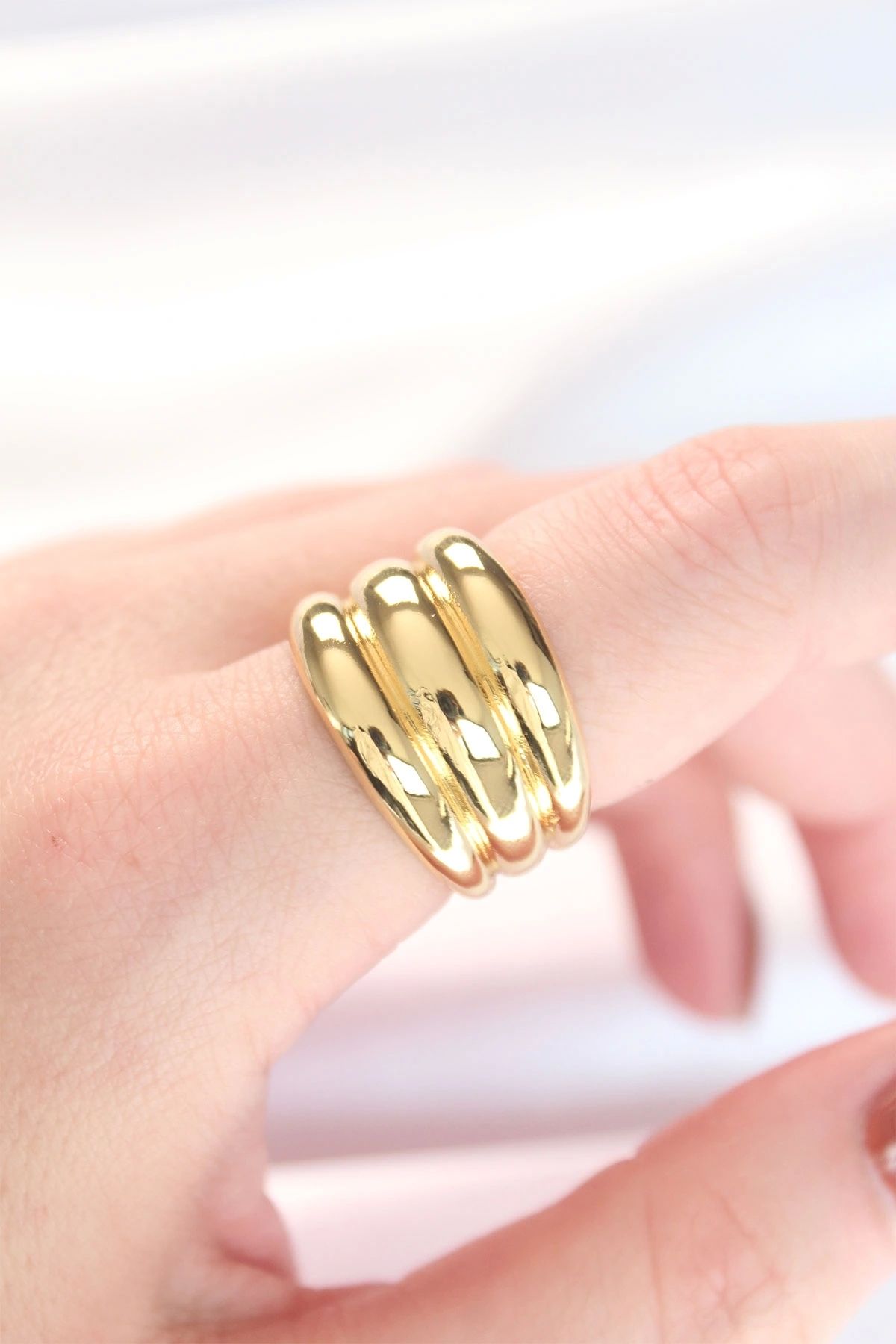 OurStyles Gold Renk Ayarlanabilir Çizgili Bombe Yüzük - TJ-BYK3119