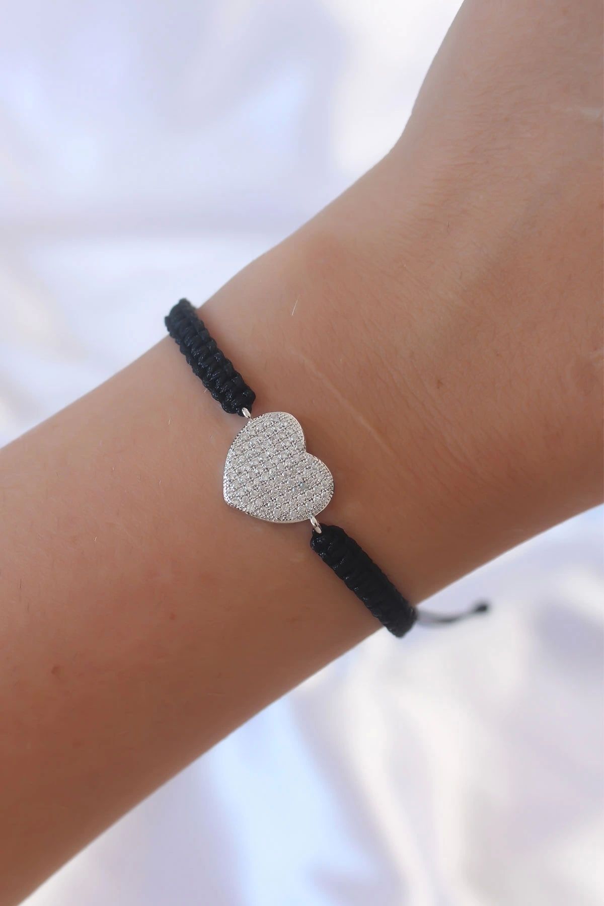 OurStyles Gümüş Renk Zirkon Taşlı Kalp Figür Makrome Bileklik - TJ-BB6213