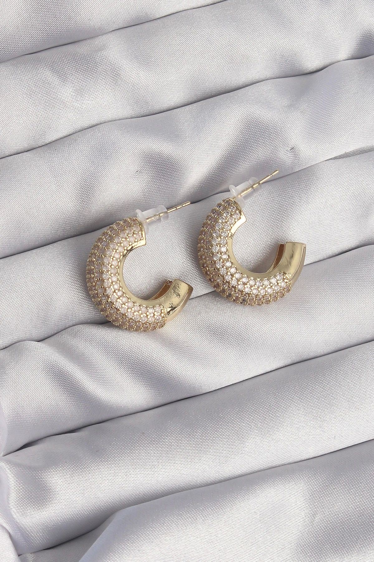 OurStyles Pirinç Gold Renk Zirkon Taşlı Yarım Halka Küpe - TJ-BKP9113
