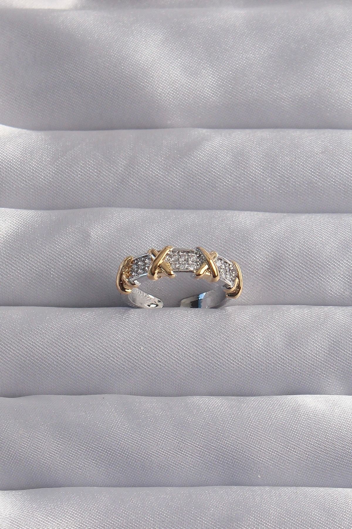OurStyles Pirinç Ayarlamalı Gümüş Renk Zirkon Taşlı XOXO Model Yüzük - TJ-BYK3284