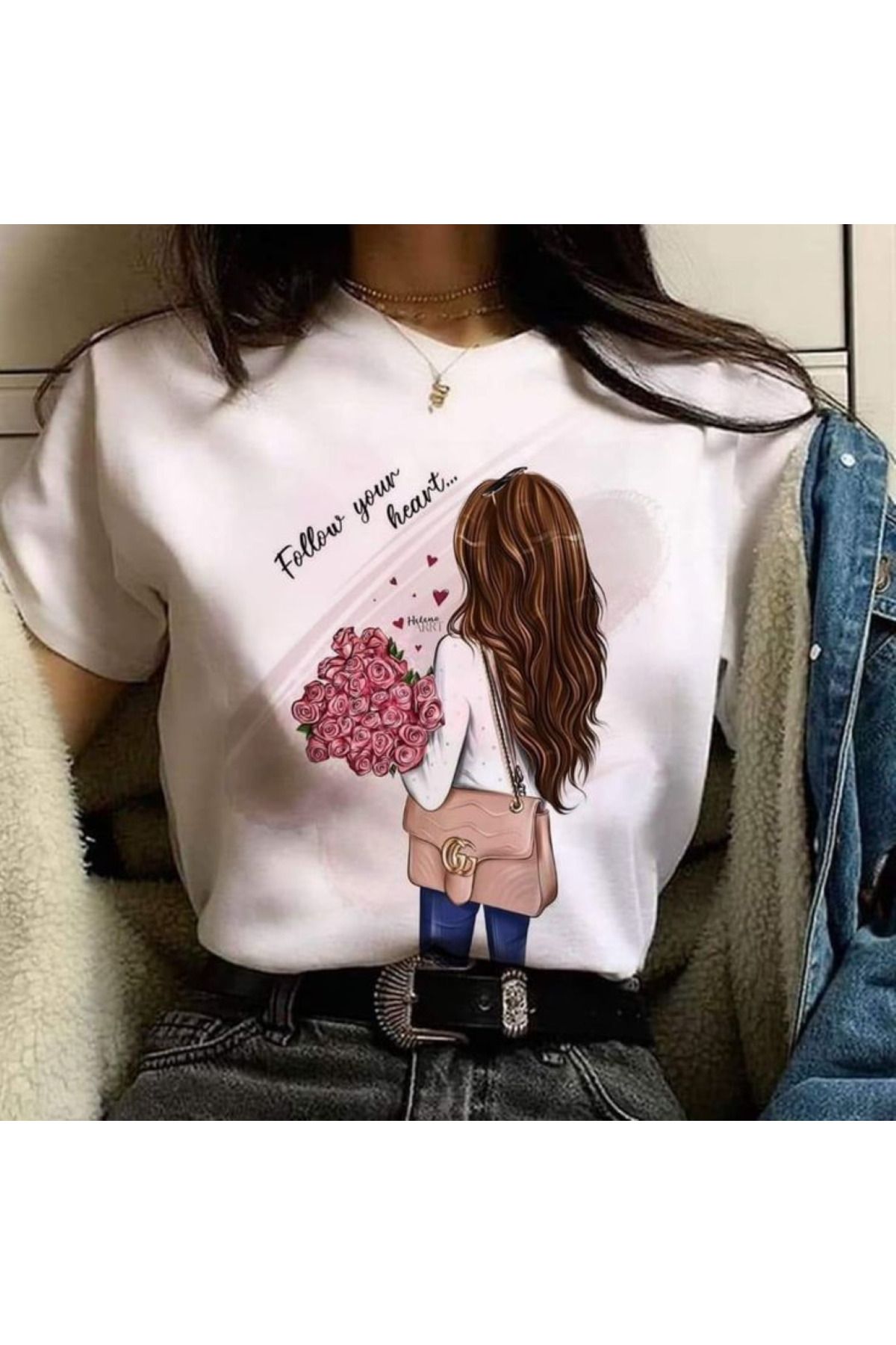 aynewmoda Gül Tutan Kız Baskılı Kısa Kollu Yuvarlak Yaka Tişört
