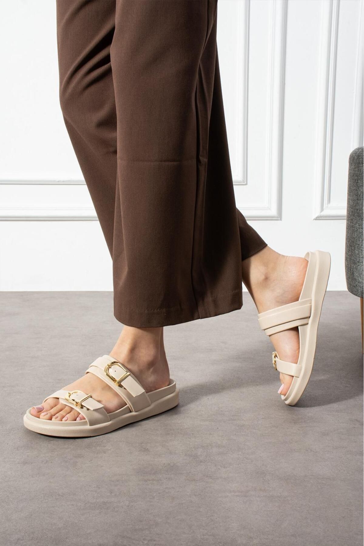 Stilbagshoes EDDİE TOKA DETAYLI KADIN TERLİK BEJ