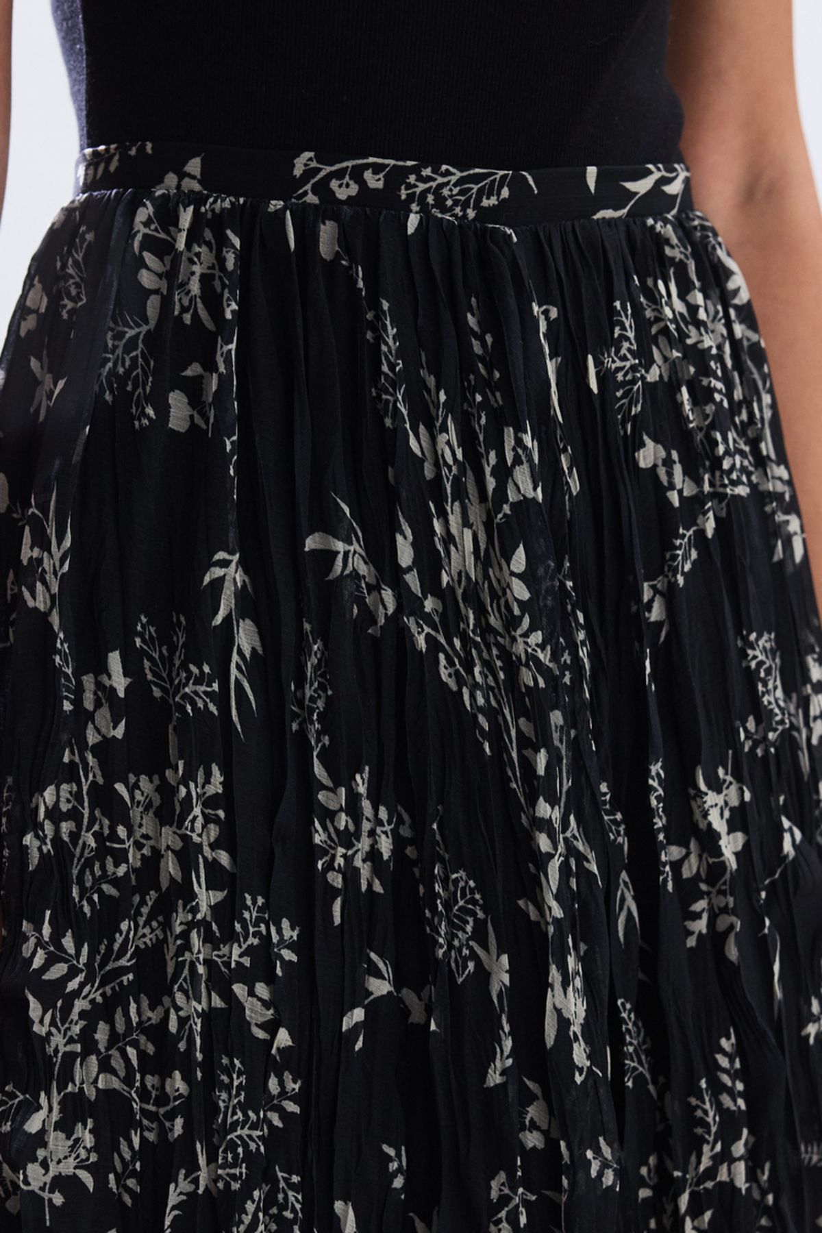 BE BLUE-Minimal Flower Patterned Skirt 3