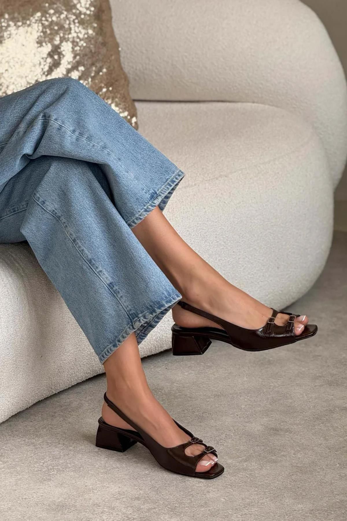 Stilbagshoes CARLA ÇİFT TOKA DETAYLI TOPUKLU KADIN GÜNLÜK AYAKKABI KAHVE