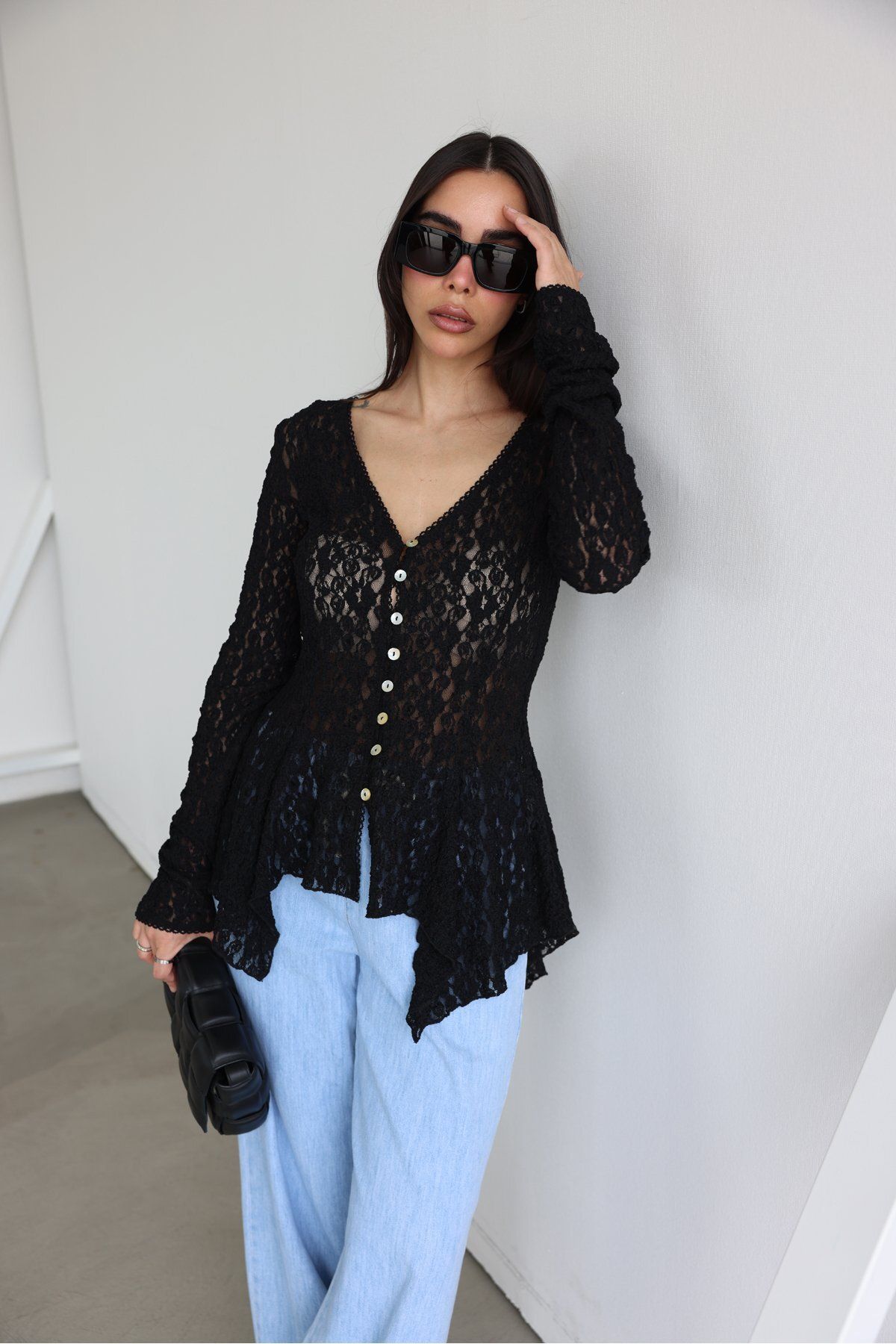 Özge Özgenç Düğmeli Peplum Dantel Hırka