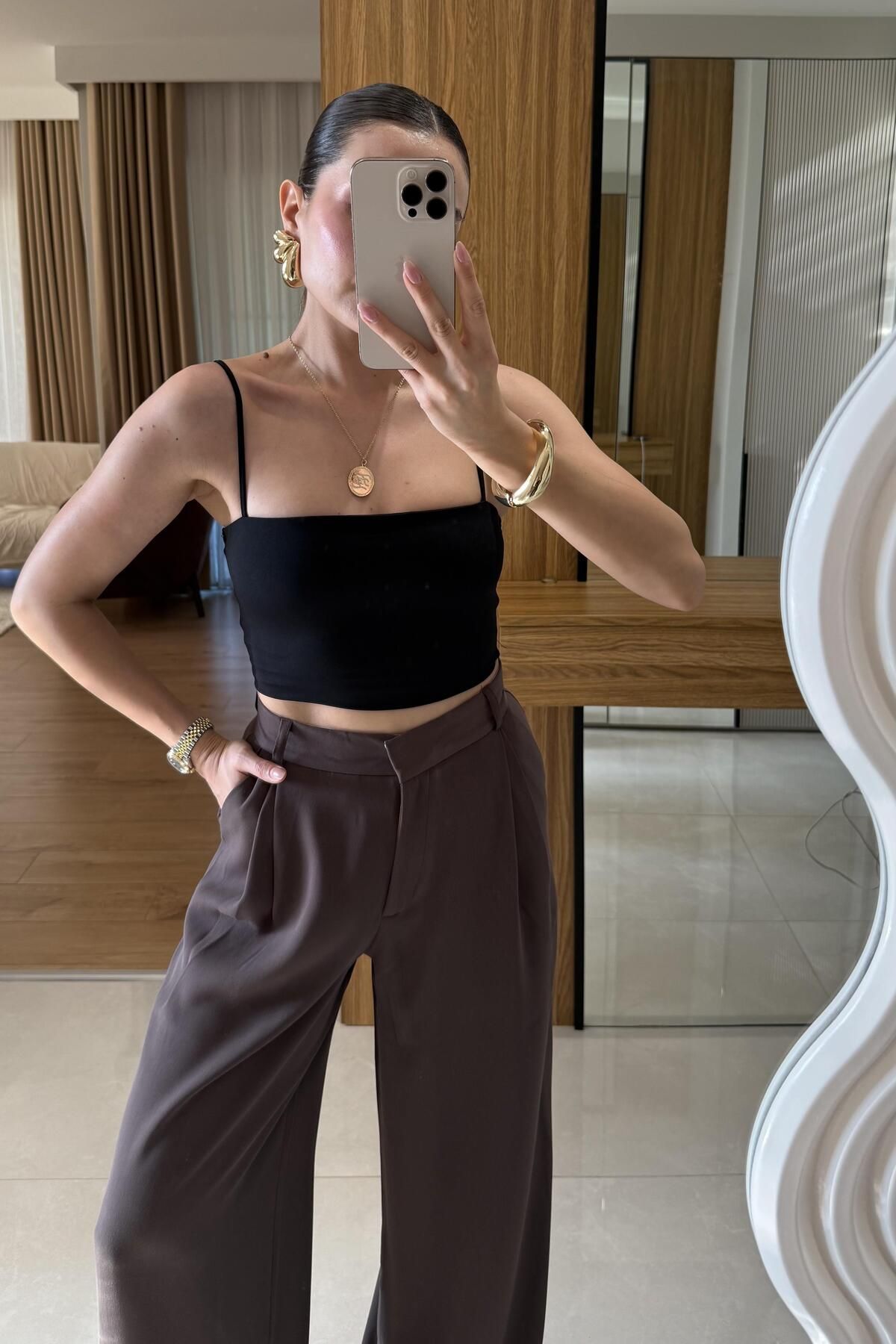 Gizem Ecemiş Avenza Siyah Askılı Crop