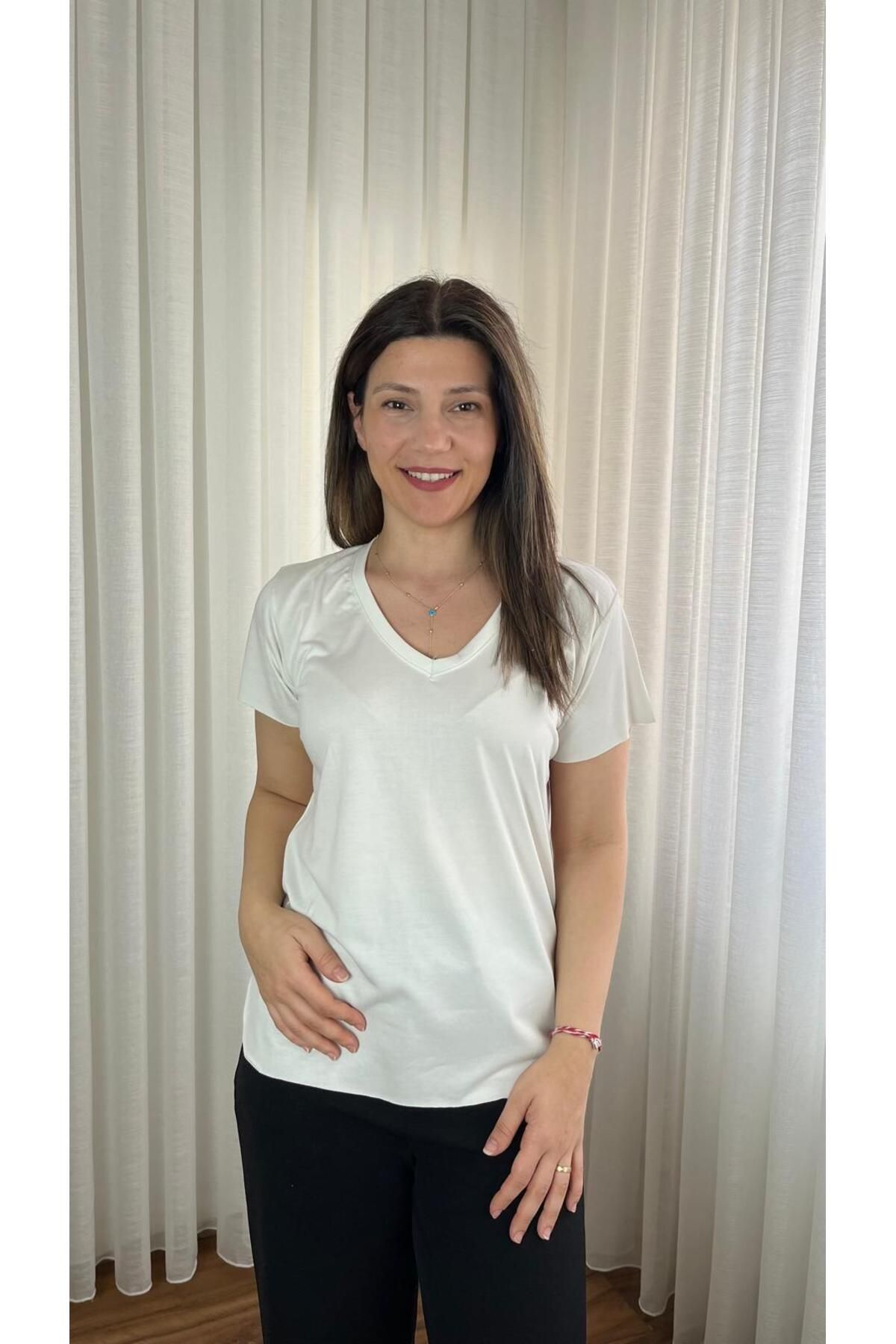 Hazal Ekru V Yaka Yırtmaç Detaylı Tshırt