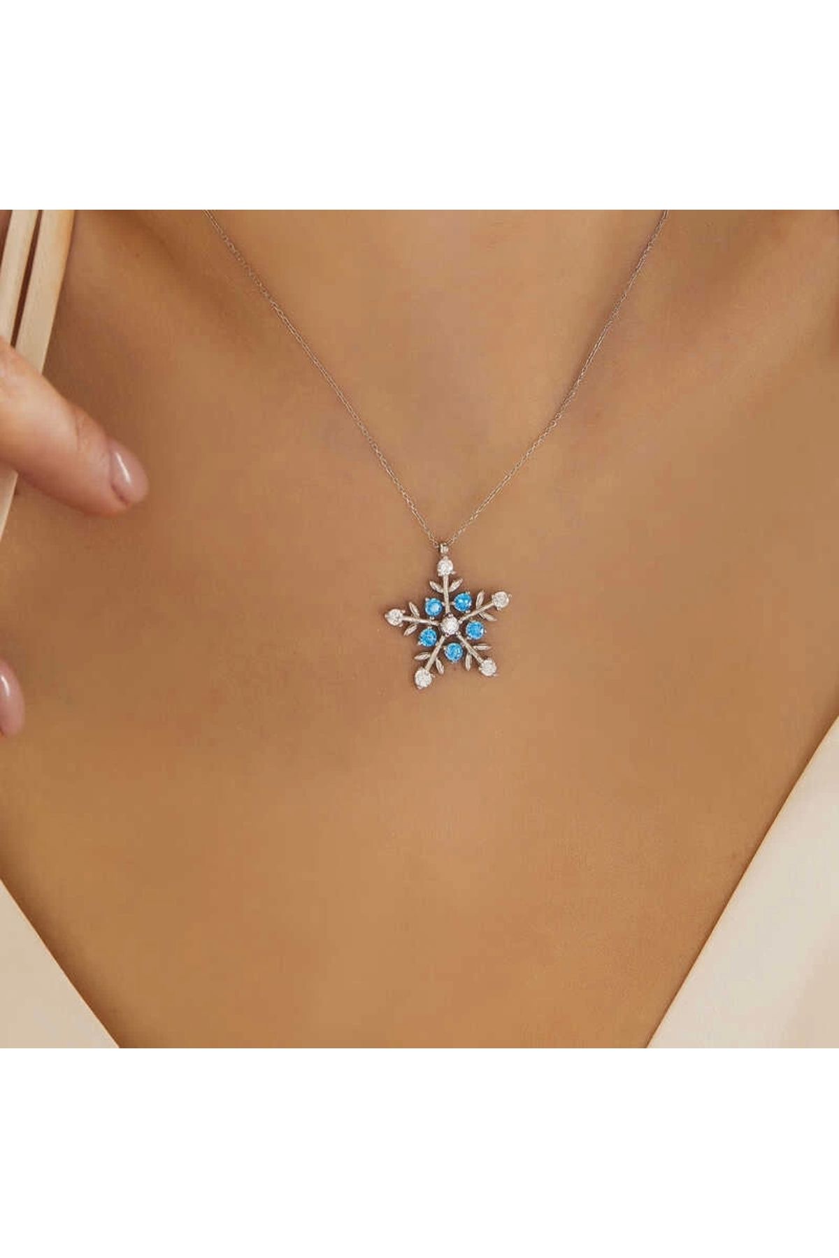 Gumush Gümüş Aquamarine Taşlı Kar Tanesi Kadın Kolye