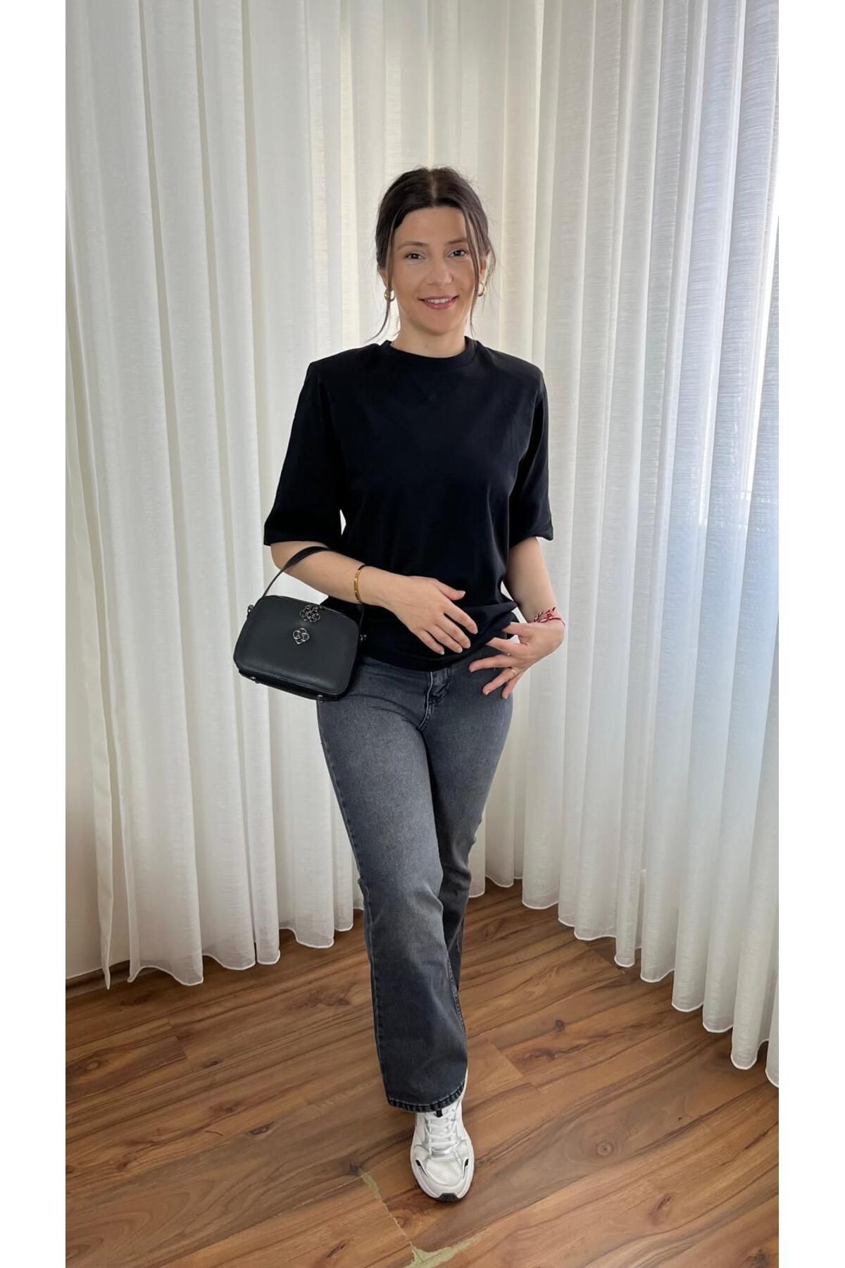 Hazal Siyah Vatkalı Basic Kısa Kollu Tshırt