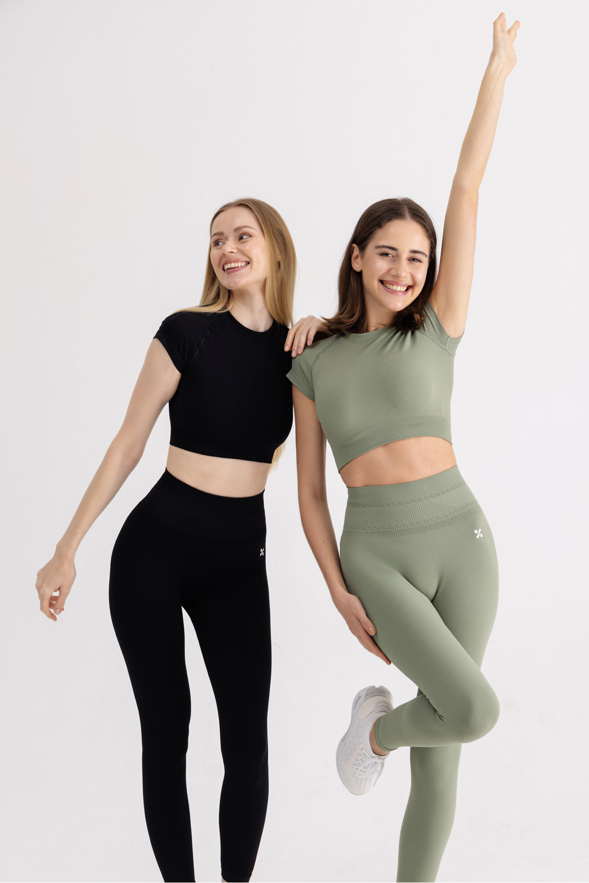 YoubeActive Kadın Kısa Kollu, Esnek Kumaş Crop Top Siyah görsel 3